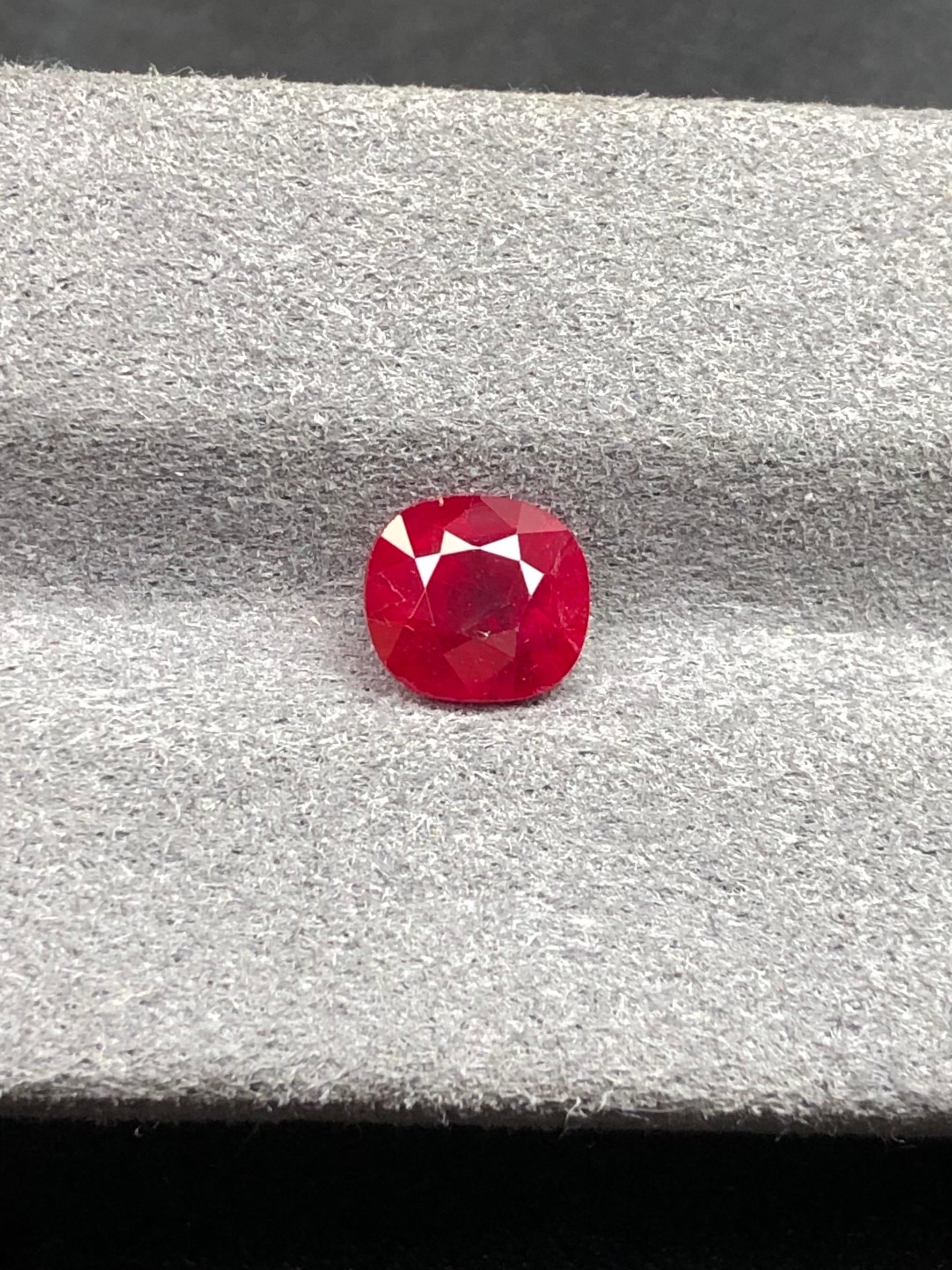 RMA97
1,25 Ct AIGS Certified Natural Burma Ruby Unheated Pigeon Blood Farbe Auge sauber Qualität Edelstein 

EDELSTEINBESCHREIBUNG
Spezies:  Natürliche Korumdum
Sorte: Natural Ruby Unheated
Gewicht:  1,25ct 
Farbe:   Taubenblut
Schnitt:  