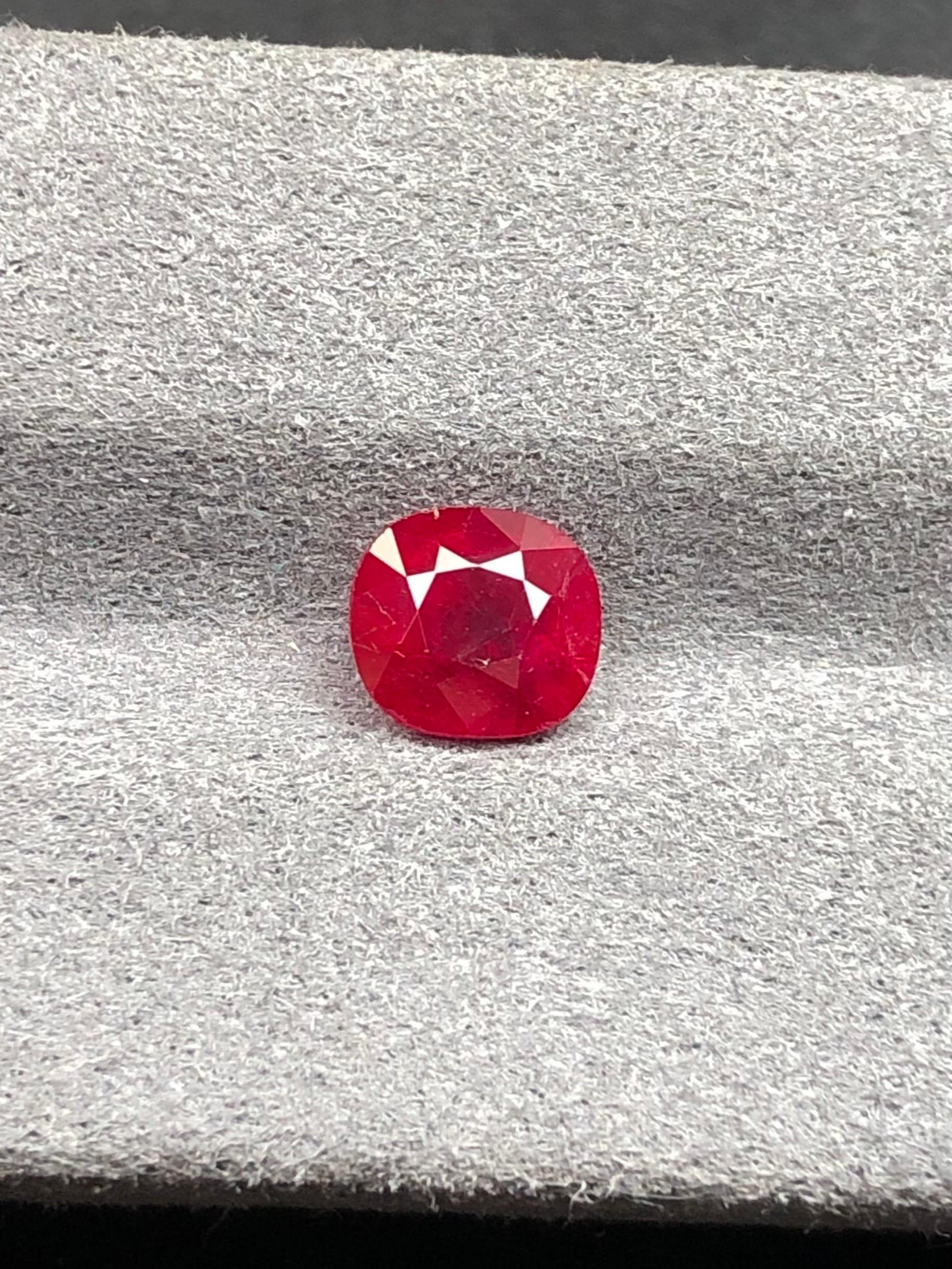 1,25 Ct AIGS Certified Natural Burma Ruby Unheated Pigeon Blood Farbe Auge sauber (Brillantschliff) im Angebot