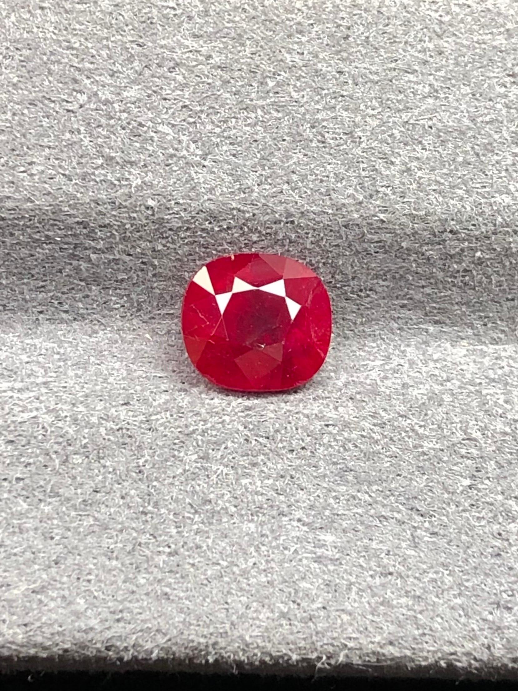 1,25 Ct AIGS Certified Natural Burma Ruby Unheated Pigeon Blood color occhi puliti in vendita 4