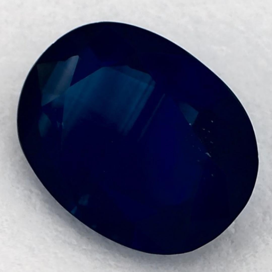 Questo zaffiro blu naturale offre eleganza e raffinatezza. Con la sua ricca saturazione del colore e il taglio preciso, è il centro perfetto per un anello di fidanzamento o un design di gioielli di lusso.

Questo zaffiro proviene dallo Sri Lanka