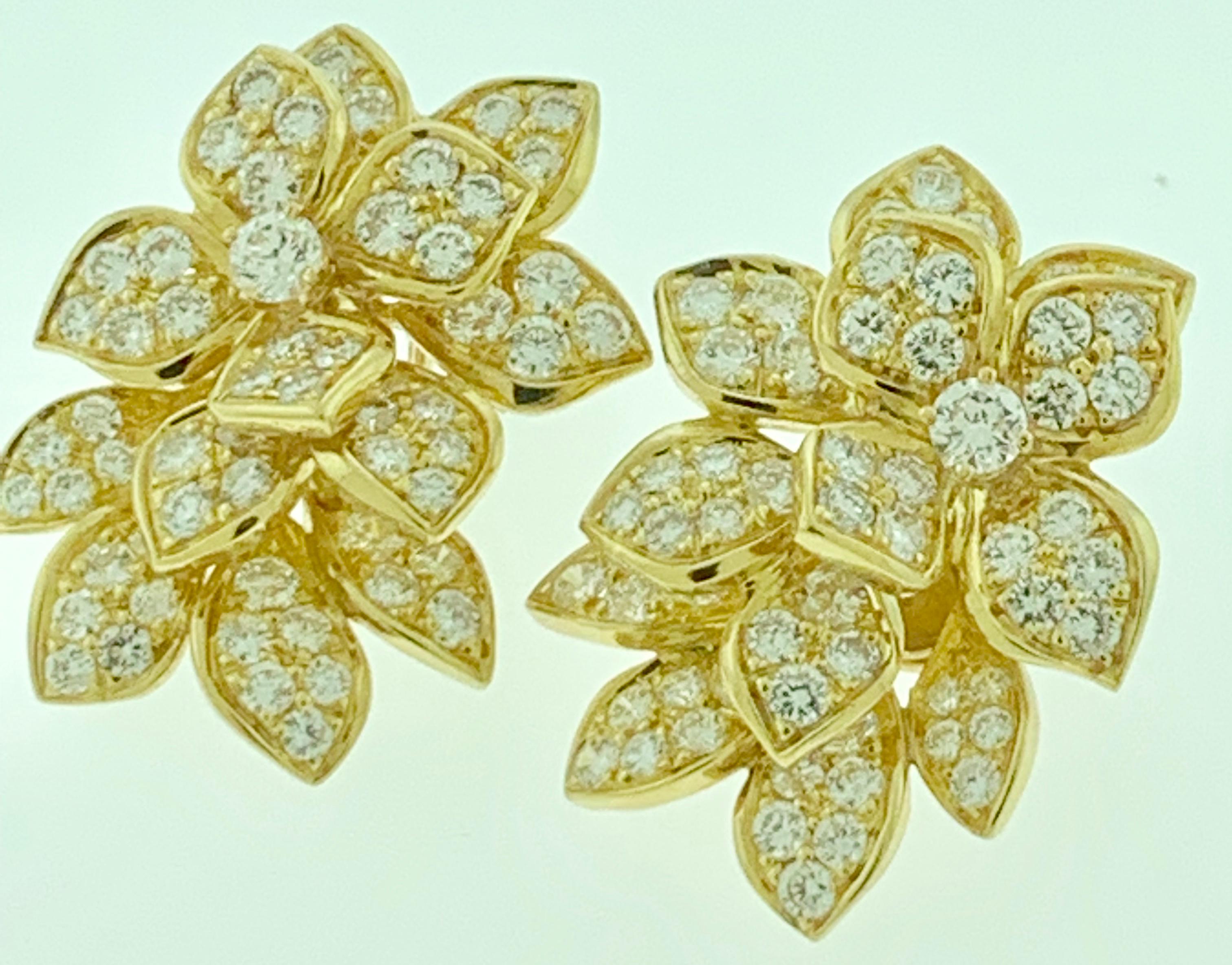 Clips d'oreilles en or 18 carats pour femmes avec diamants de 12,5 carats de qualité VS, 27 grammes Excellent état - En vente à New York, NY