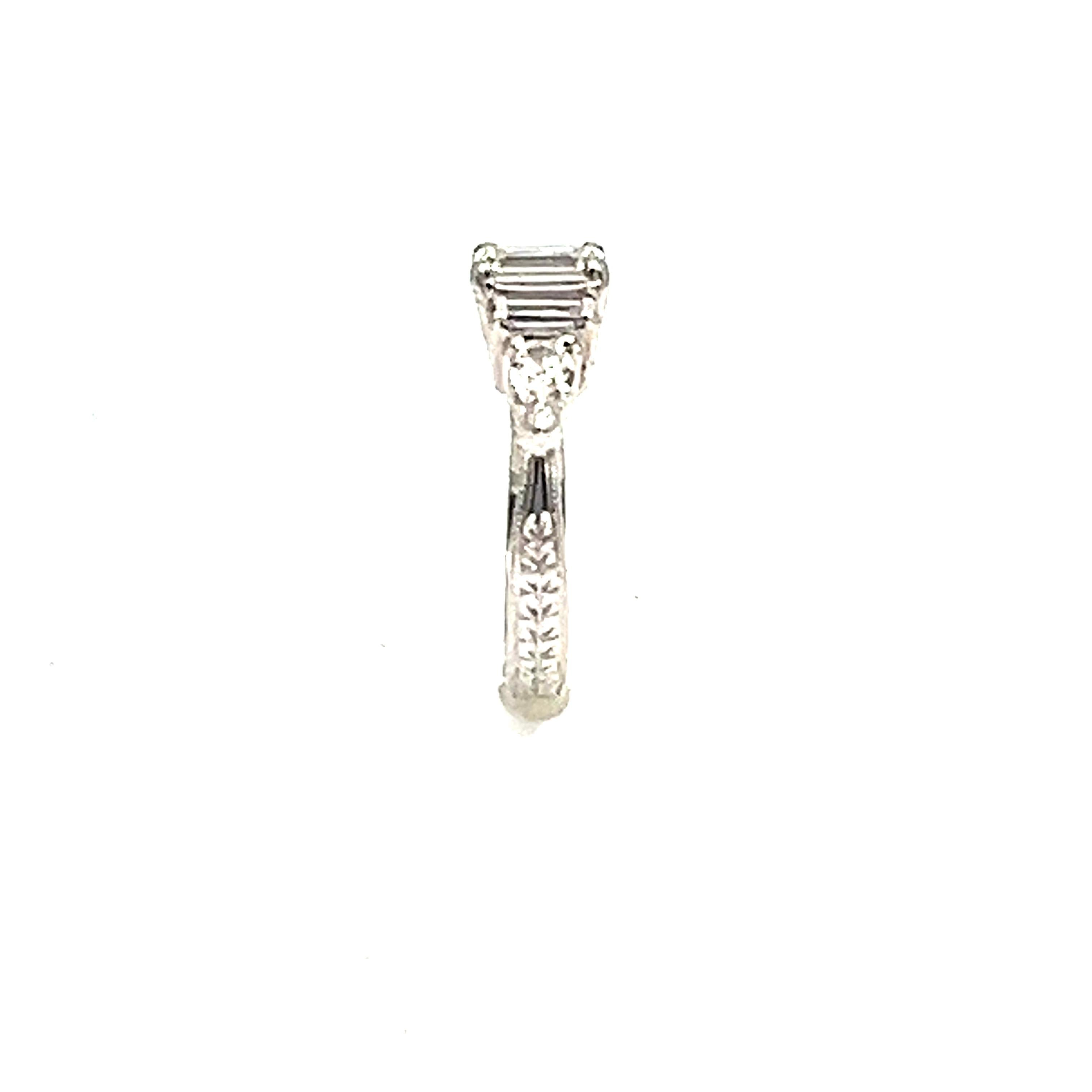 Taille émeraude Bague de 1,25 ct de diamant taille émeraude  en vente