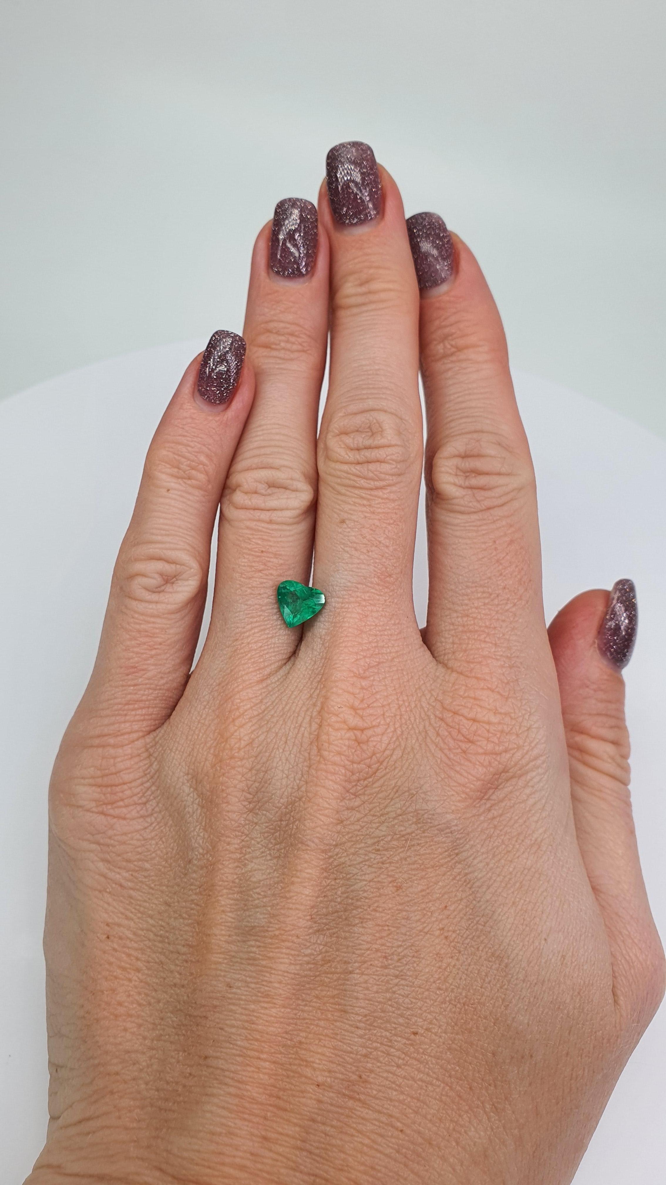 Extremely nice color  beautiful Emerald
💚 Heart shape.
Origin BRAZIL 
Minor oil enhancement. 
Stone can contain natural microcracks which is absolutely normal for emeralds.

The emerald heart can be perfect for your future pendant or ring.