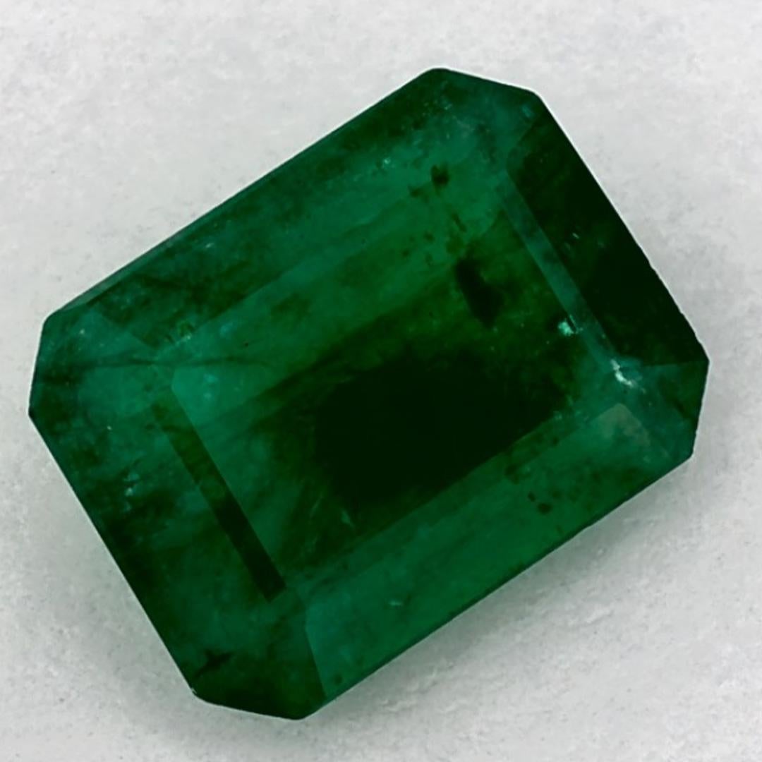 Con una vibrante tonalità di colore verde, la pietra natale di maggio è un simbolo della rinnovata crescita primaverile. 

Esplora la vivace collezione di smeraldi, rubini e zaffiri nel nostro negozio, disponibili come gemme sciolte e abbinabili