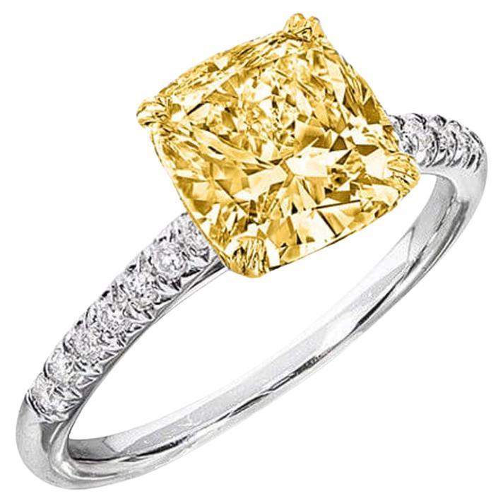 1.25 Ct. Bague fantaisie jaune canari taille coussin avec diamants SI1 certifiés GIA en vente