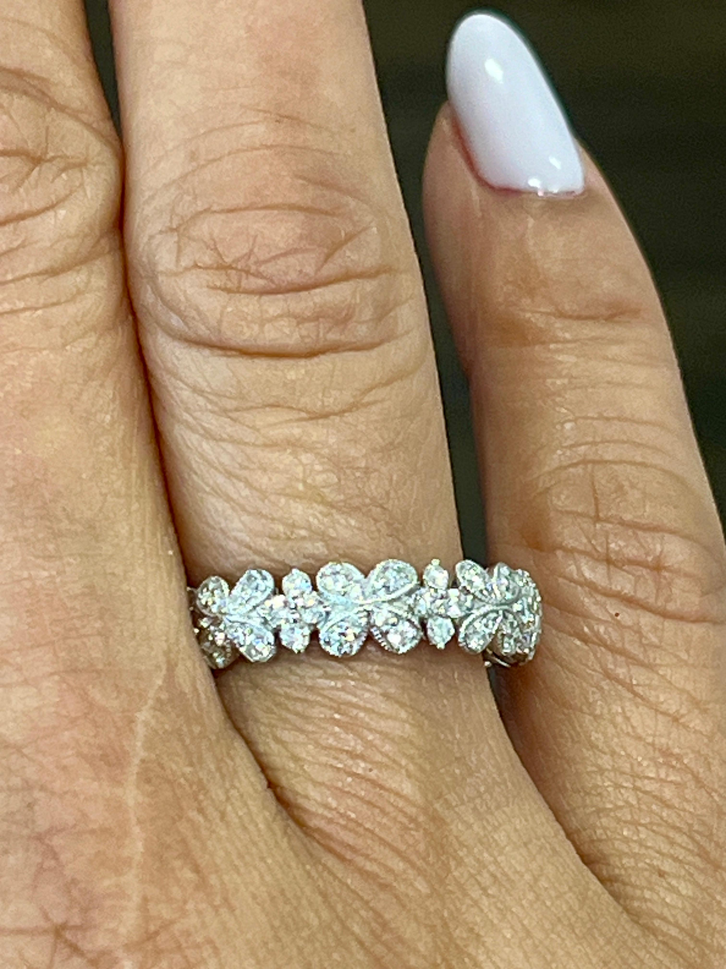 Taille ronde Bandeau en forme de fleur avec diamant de 1,25 ct en vente