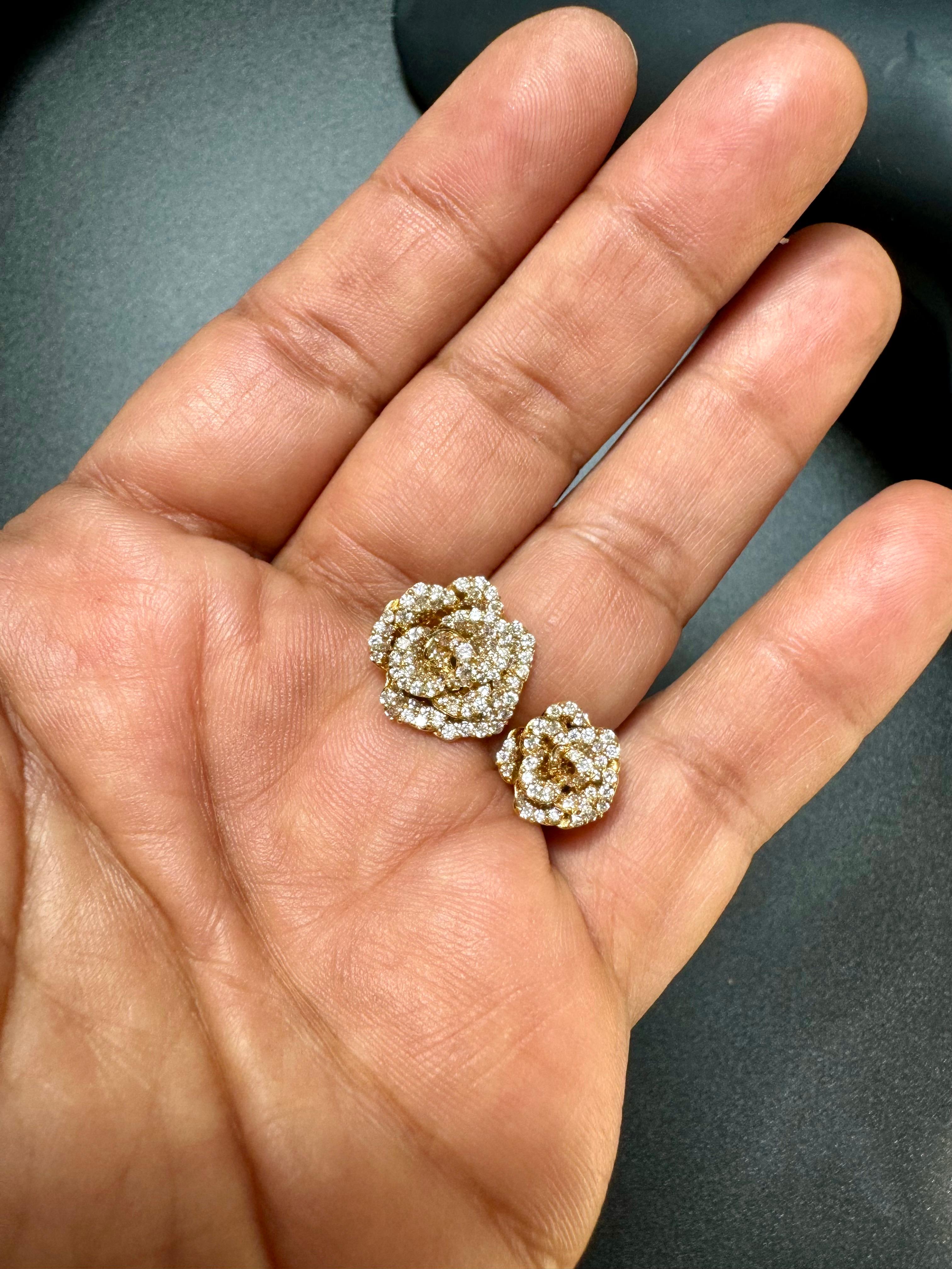 1.25 Ct Natural  Diamond Two Flower Bypass Cocktail Ring Size6 in 18K Gold For Sale 2