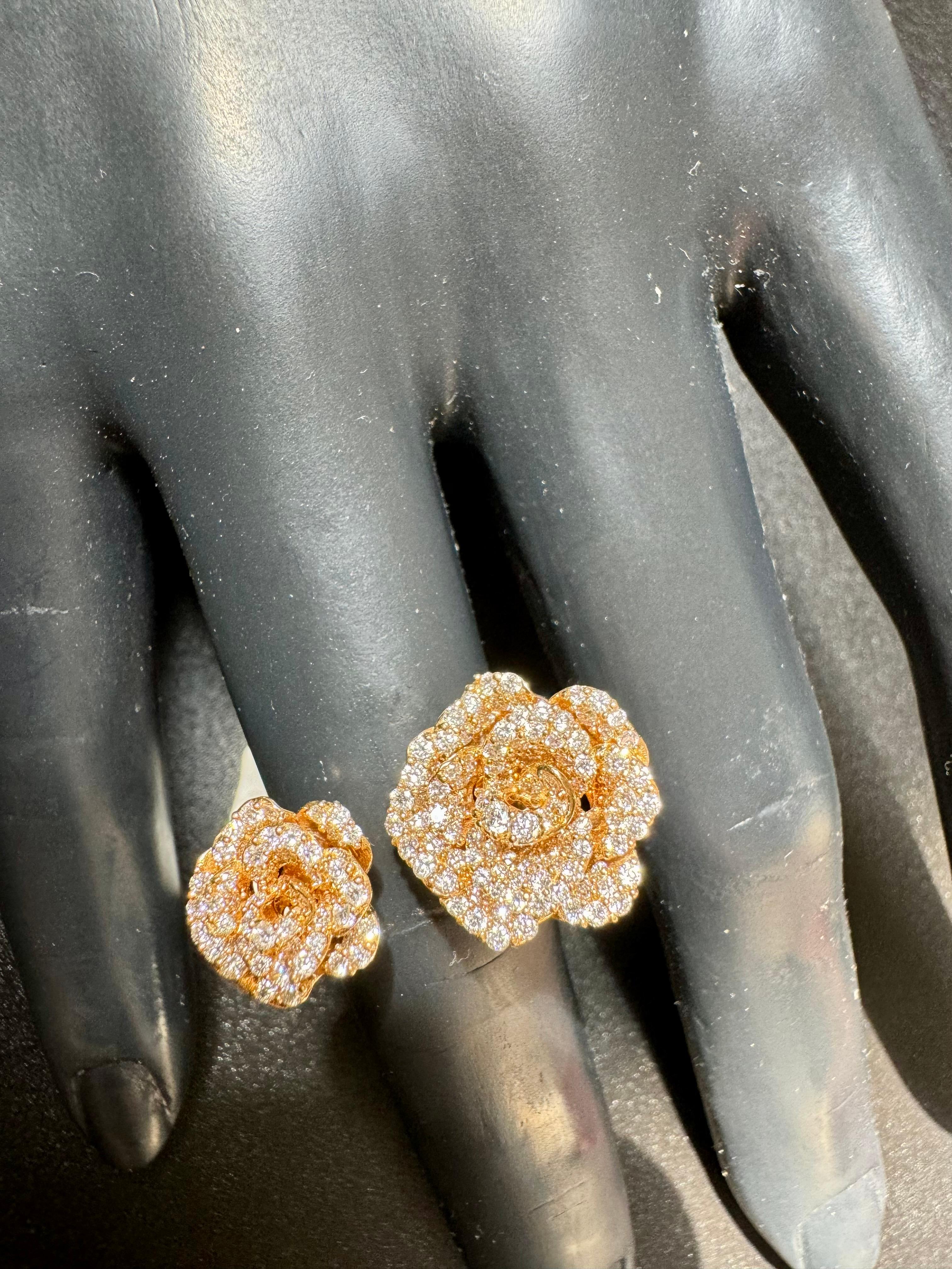 1.25 Ct Natural  Diamond Two Flower Bypass Cocktail Ring Size6 in 18K Gold For Sale 3