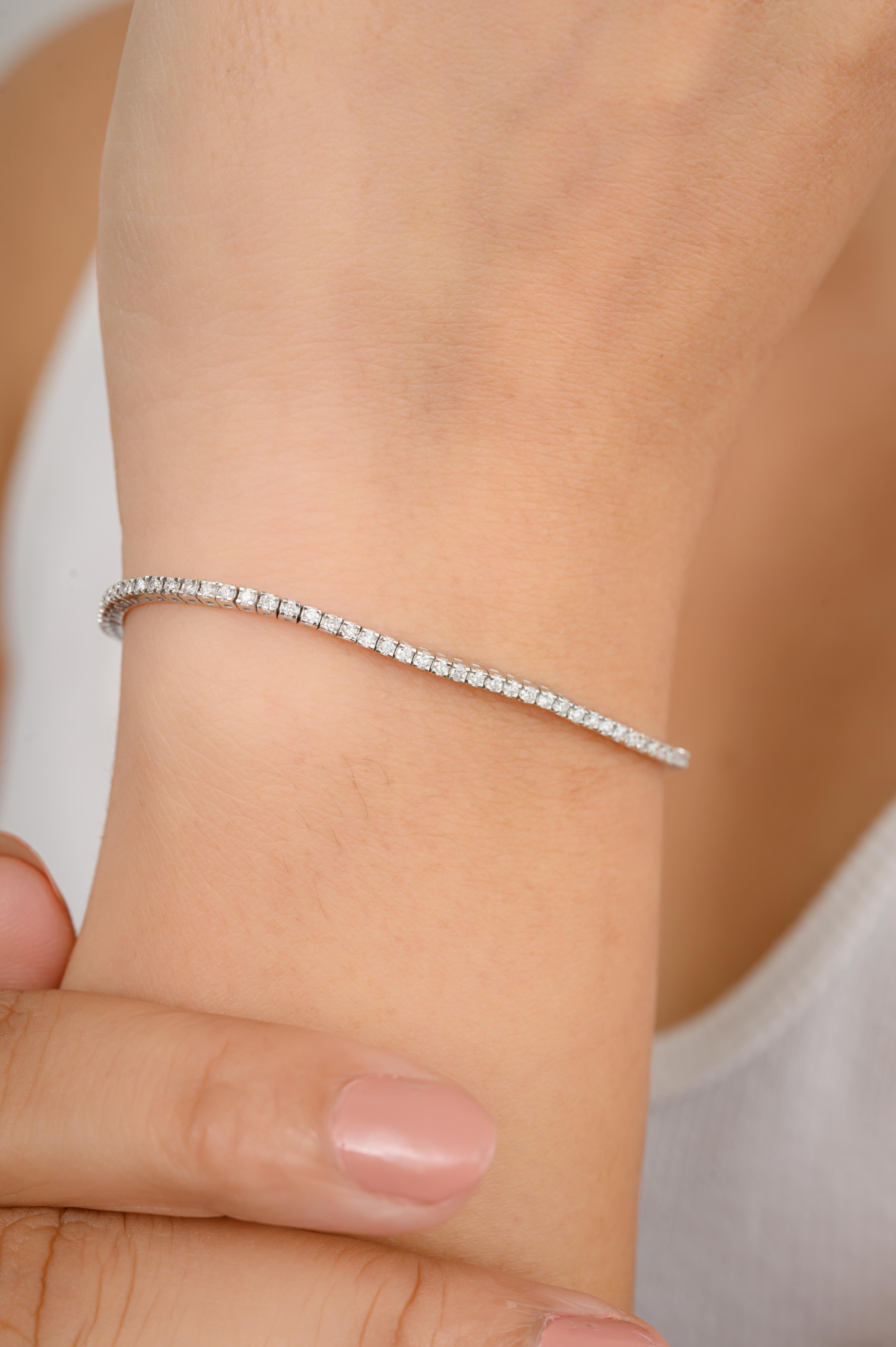 1,25 Karat Diamant Elegantes stapelbares, stapelbares Armband für sie aus 18 Karat massivem Weißgold (Rundschliff) im Angebot