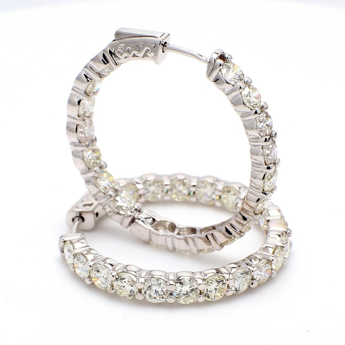 Inside Out Hoops mit runden Diamanten.  D6.88ct.t.w. 2