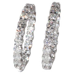Inside Out Hoops mit runden Diamanten.  D6.88ct.t.w.