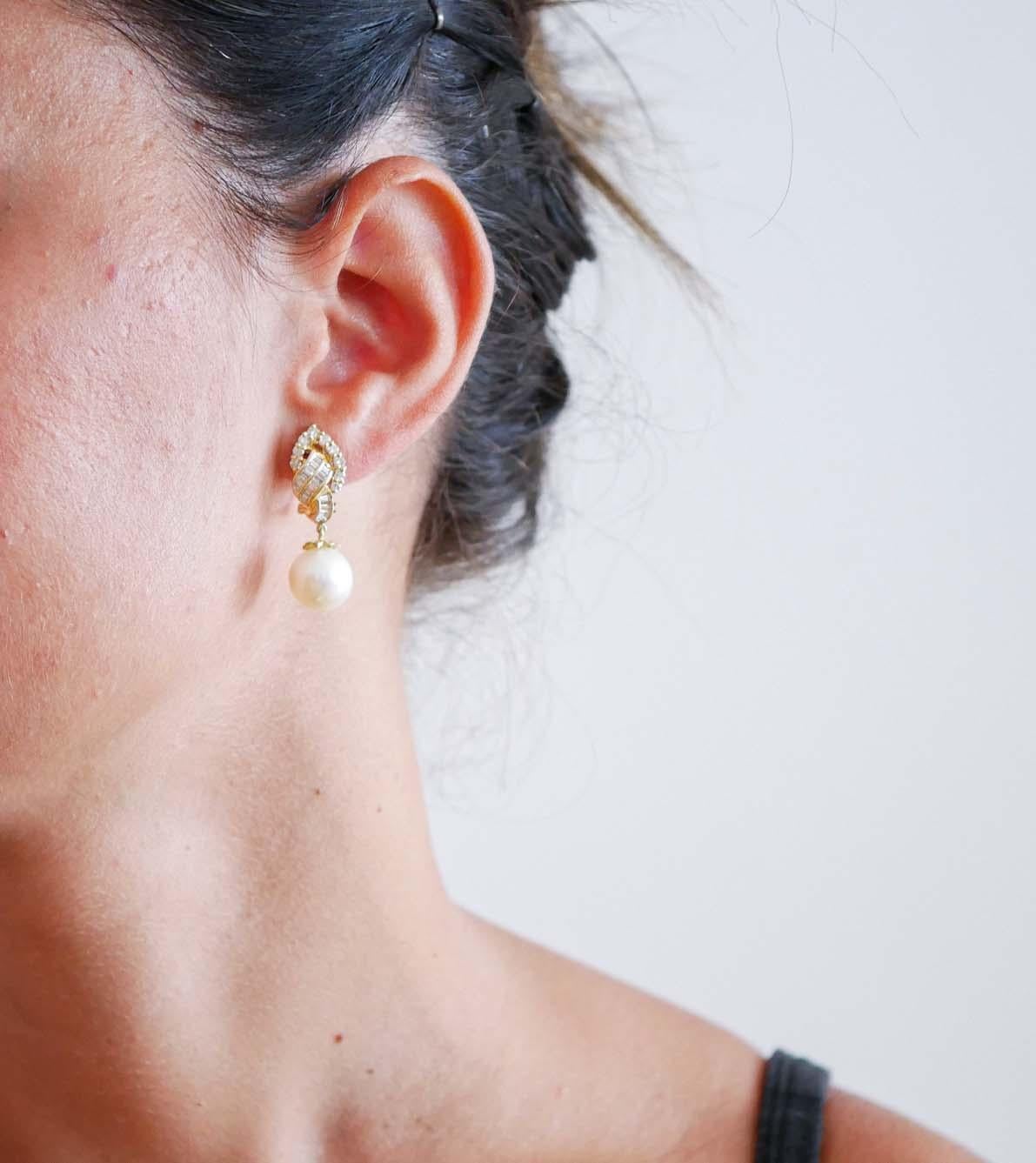 Taille mixte Boucles d'oreilles en or jaune 18 carats, diamants et perles de 12,5 mm en vente