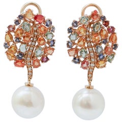 Boucles d
oreilles en or rose 14 carats, perles de 12,5 mm, saphirs multicolores et diamants
