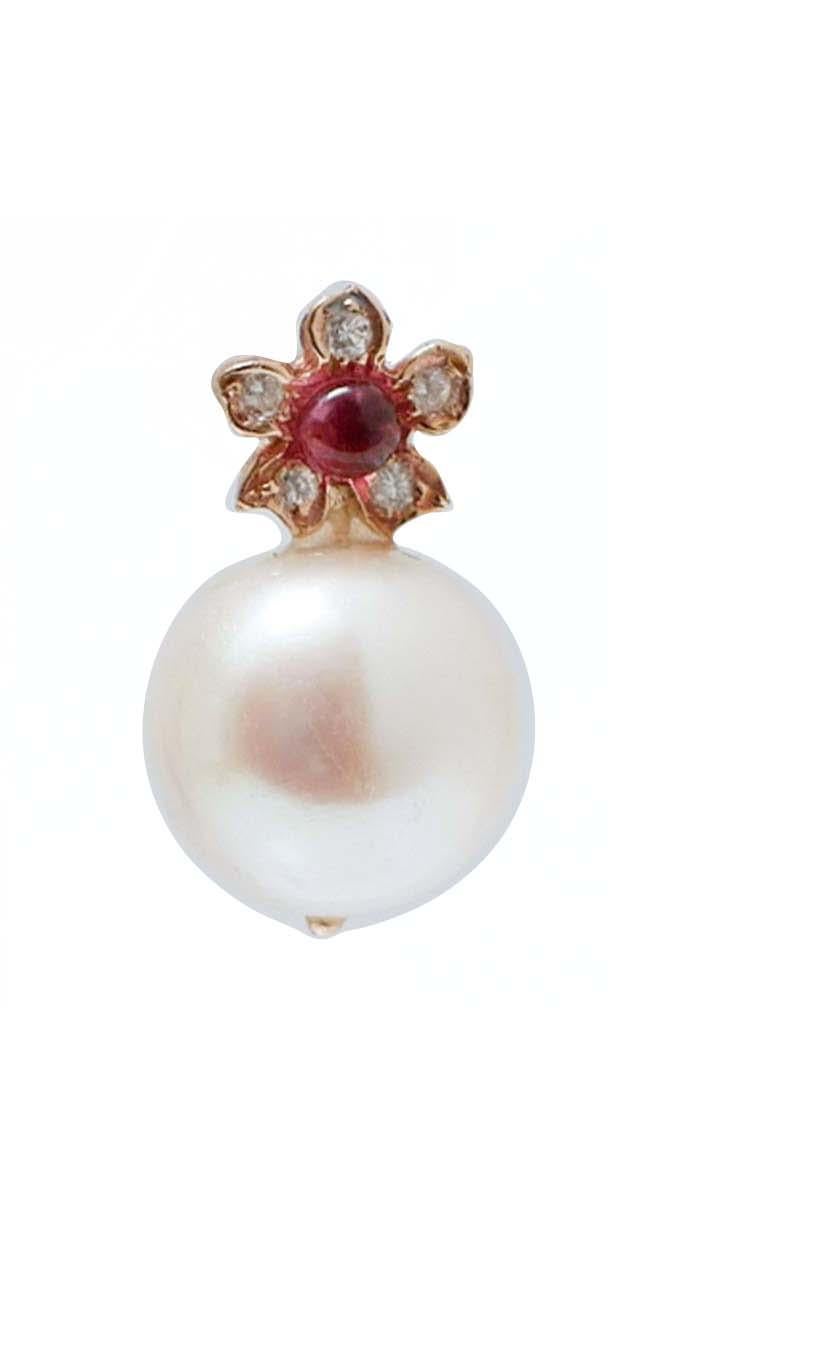 Orecchini fashion in oro rosa 9 kt montati con un fiore di diamanti e un rubino centrale. In basso, una perla bianca.
Diamanti 0,20 ct
Rubini 0,48 ct
Perle 5,90 gr - 12,5 mm
Peso totale 7.30 gr
RF +CUF

Per qualsiasi informazione, non esitare a