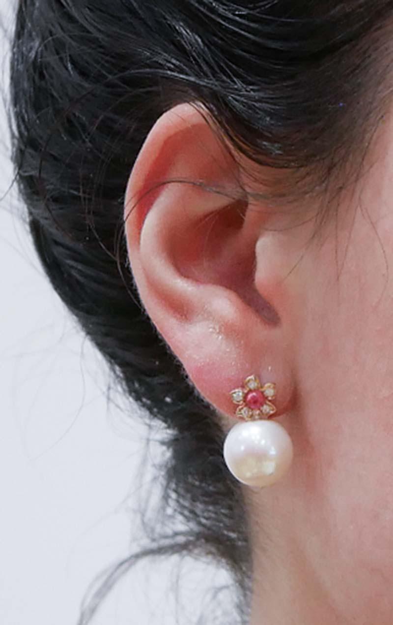 Orecchini da 12,5 mm con perle, rubini, diamanti e oro rosa. In condizioni Nuovo in vendita a Marcianise, Marcianise (CE)