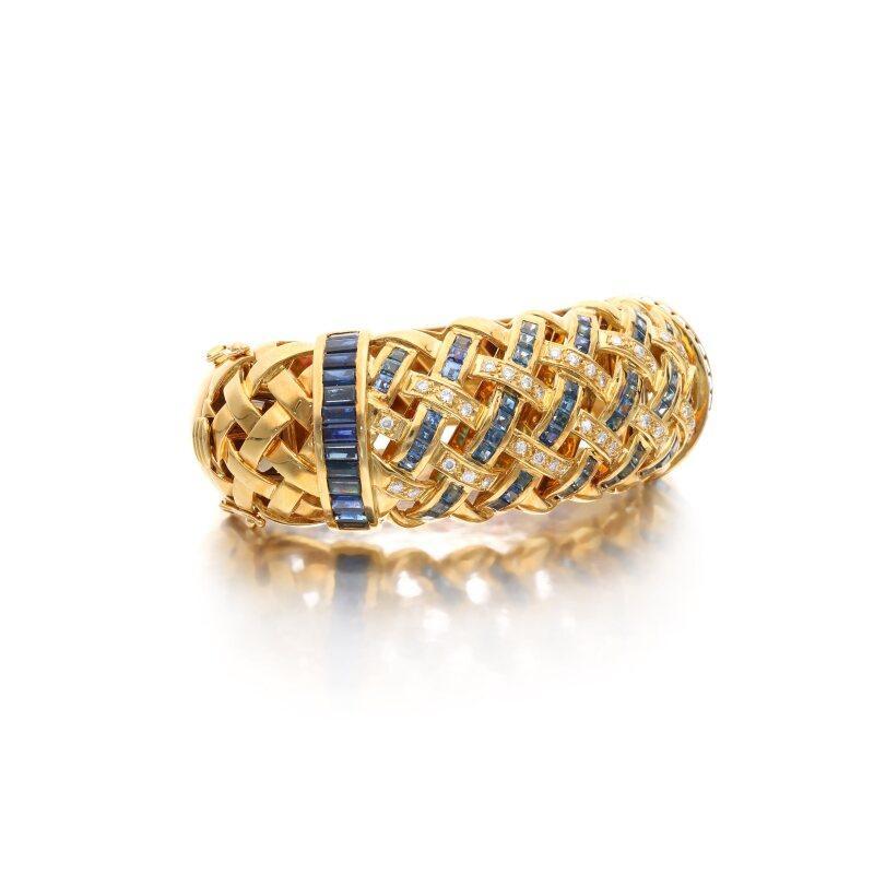 Zafiro de 12,50 quilates Diamante de 1,00 quilates Pulsera de brazalete de oro amarillo de 18 quilates Corte redondo en venta