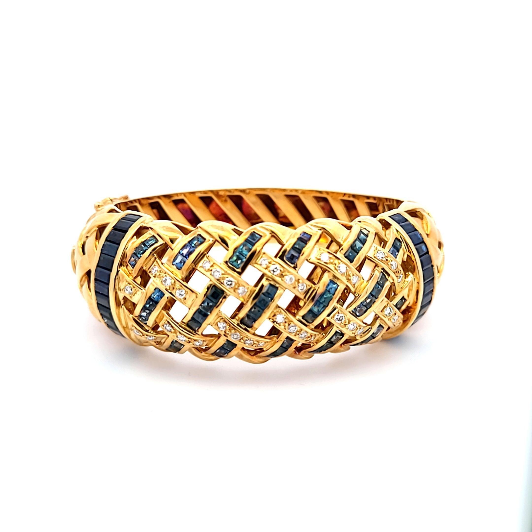De las mujeres Zafiro de 12,50 quilates Diamante de 1,00 quilates Pulsera de brazalete de oro amarillo de 18 quilates en venta