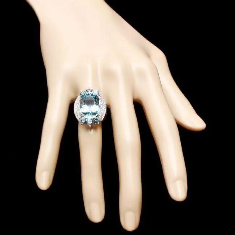 12.50 Carats Natural Aquamarine and Diamond 14K Solid White Gold Ring In New Condition For Sale In Los Angeles, CA