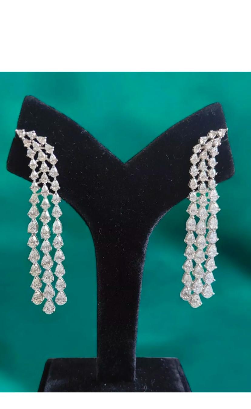 
These stunning 12.50 carat pear shaped drop earrings make a real statement. The beautiful white diamonds are arranged in a pavé shape with a total of 3 rows. The earrings are made from high quality 18k white gold and have a screw back closure for