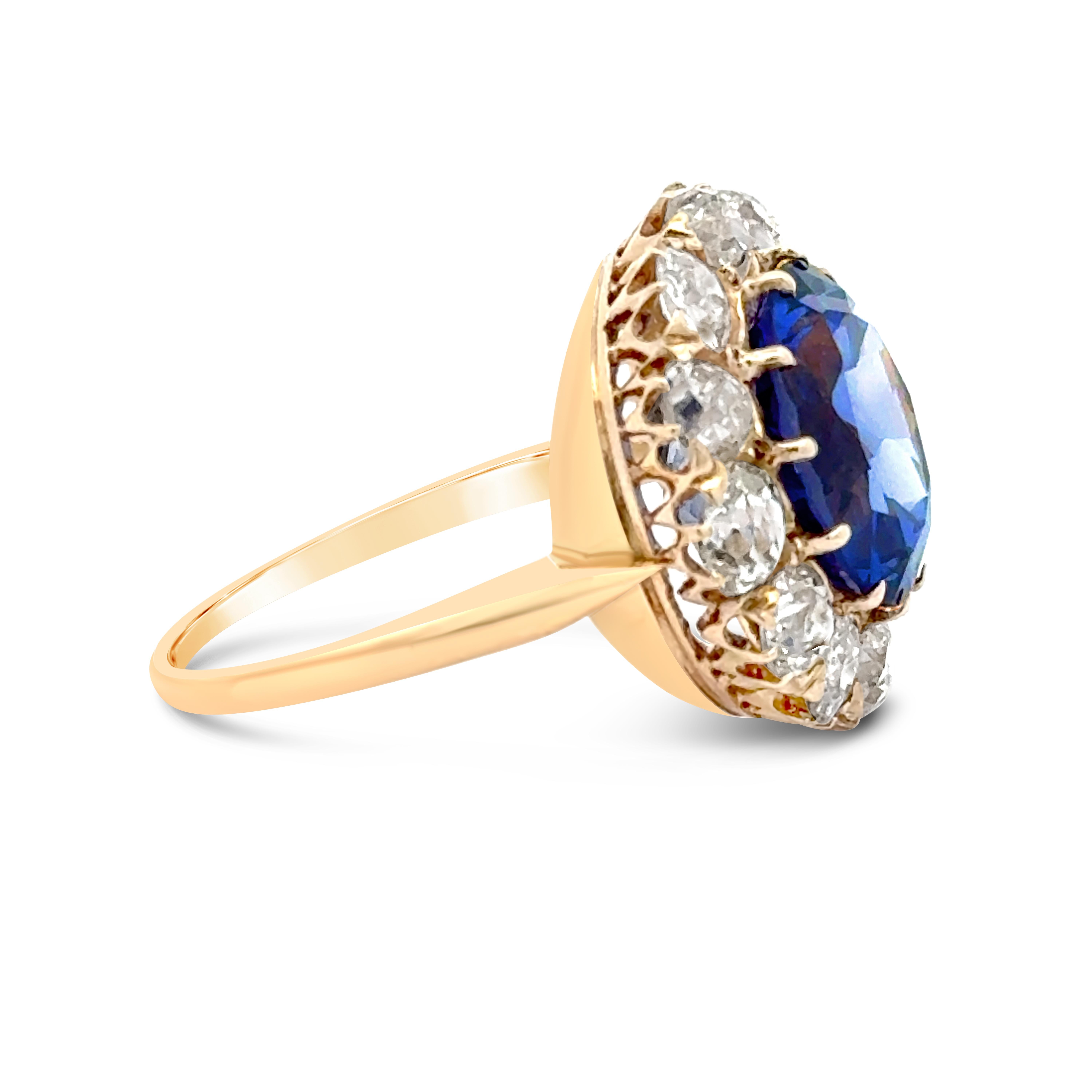 Contemporary 12.50 Carats Total Round Cut Sapphire & Diamond Antique Ring in Yellow Gold For Sale