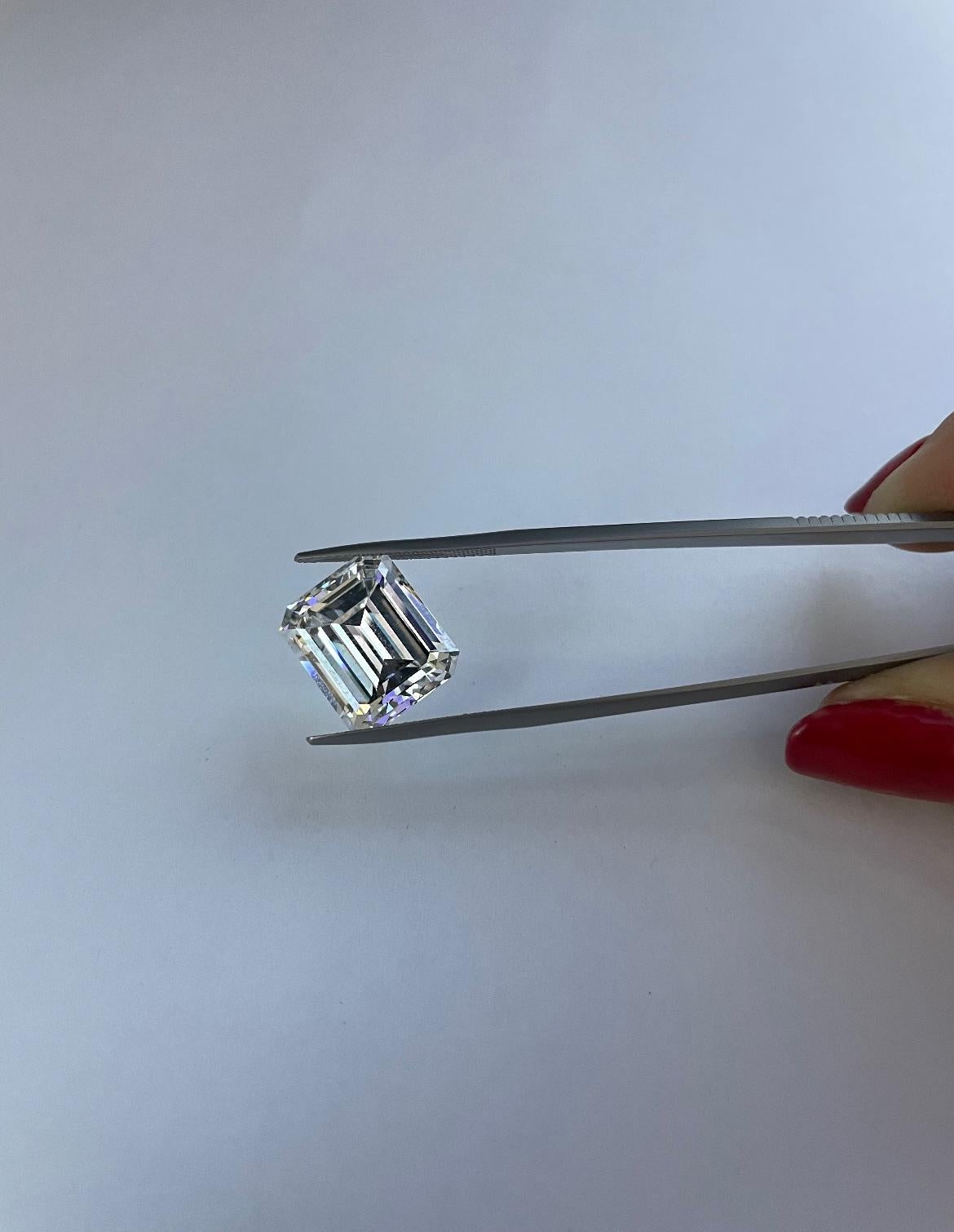 GIA-zertifizierter VVS1-Diamant im Smaragdschliff. D Farbe mit ausgezeichneter Symmetrie. 