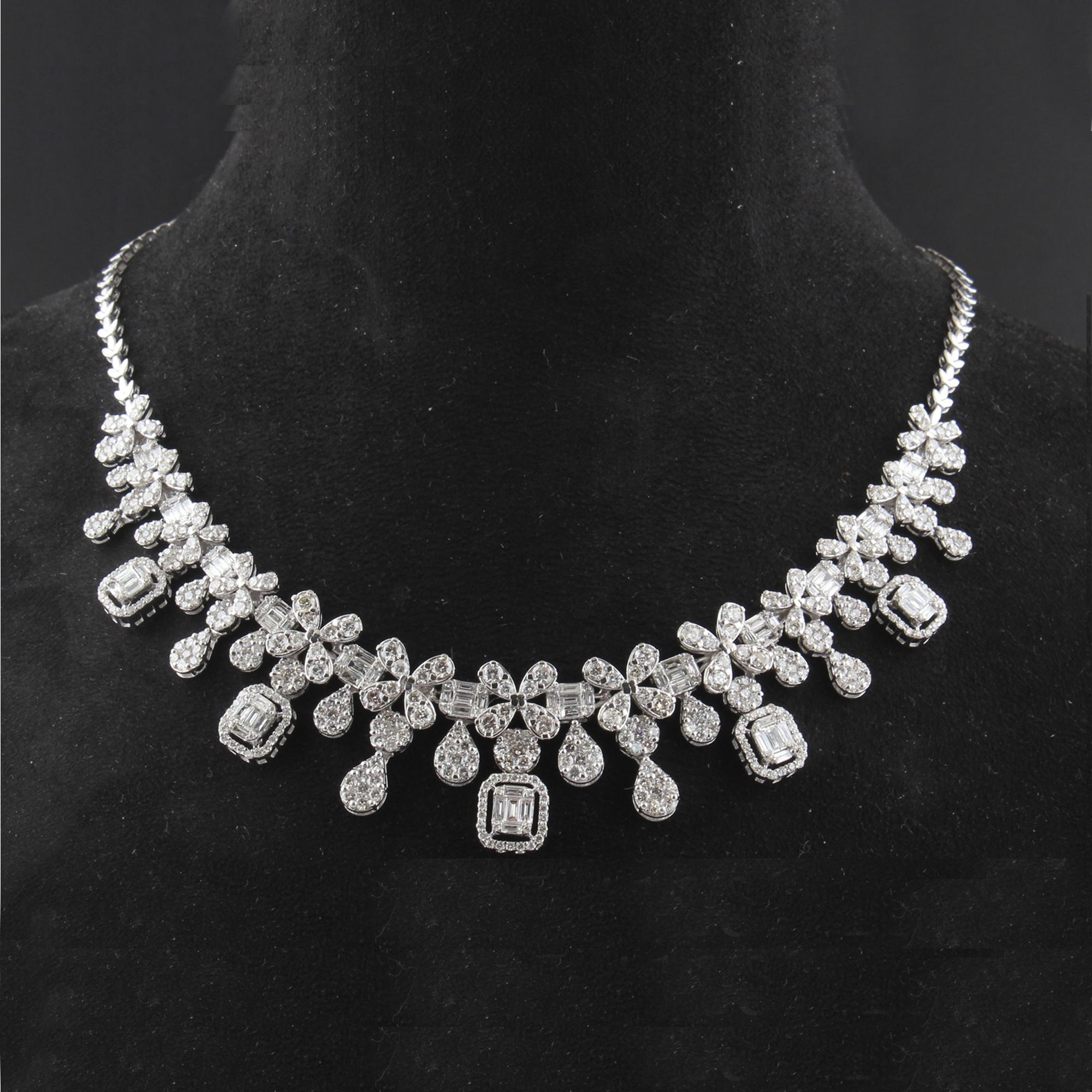 Collier en or blanc 18 carats avec diamants baguettes de pureté SI Pour femmes en vente
