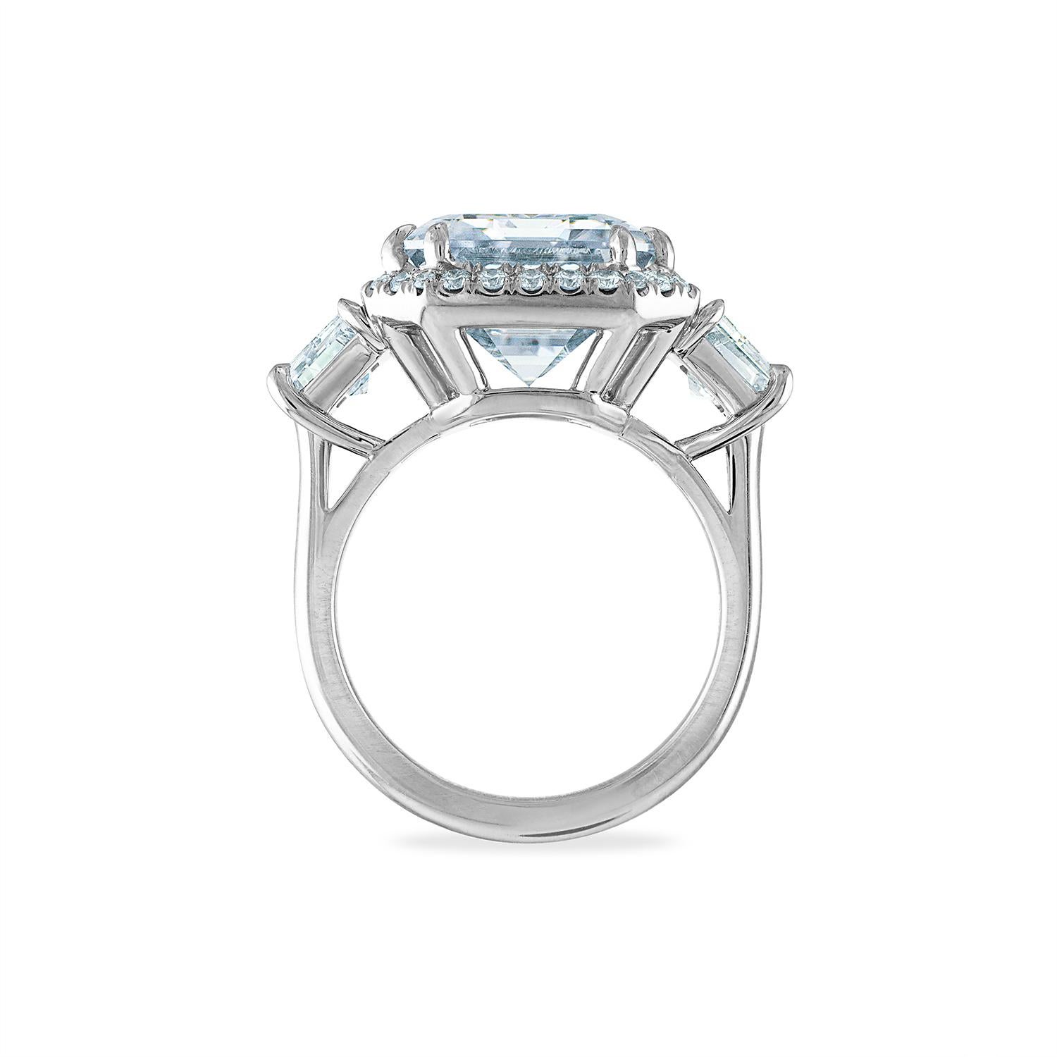 12.50 Carat Platinum Ring, Center Emerald Cut 10.06 H VS1, GIA Certified Diamond In New Condition For Sale In New York, NY