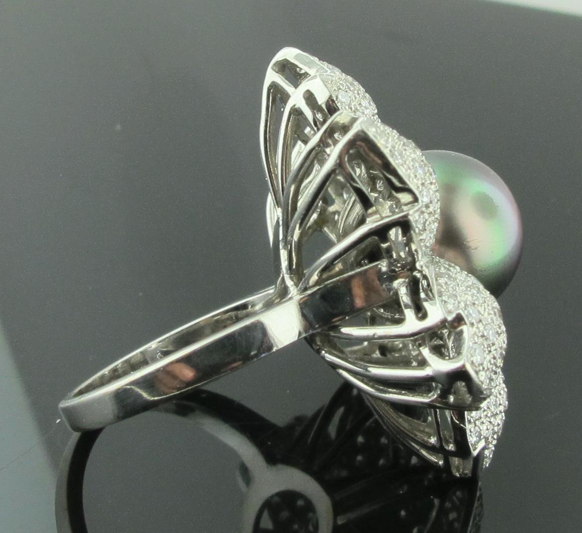 Black South Sea Pearl and Diamond Flower Design Ring in 18 Karat White Gold In Excellent Condition For Sale In Palm Desert, CA