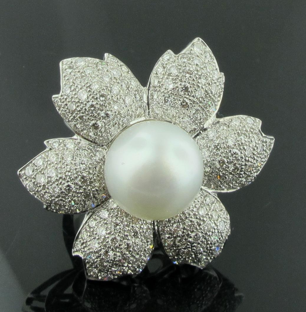 White South Sea Pearl and Diamond Flower Ring in 18 Karat White Gold For Sale 1