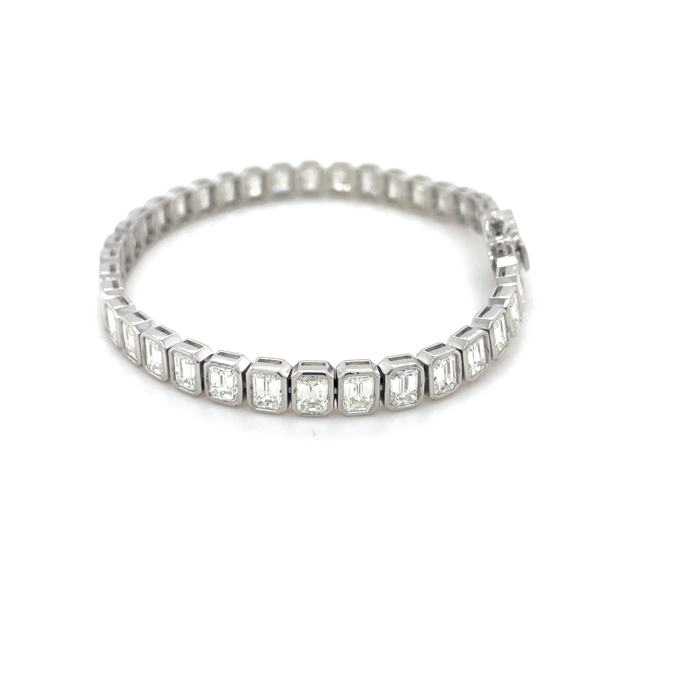 12.52 Carats Bezel Set Emerald Cut Diamond Tennis Bracelet In New Condition For Sale In Chicago, IL