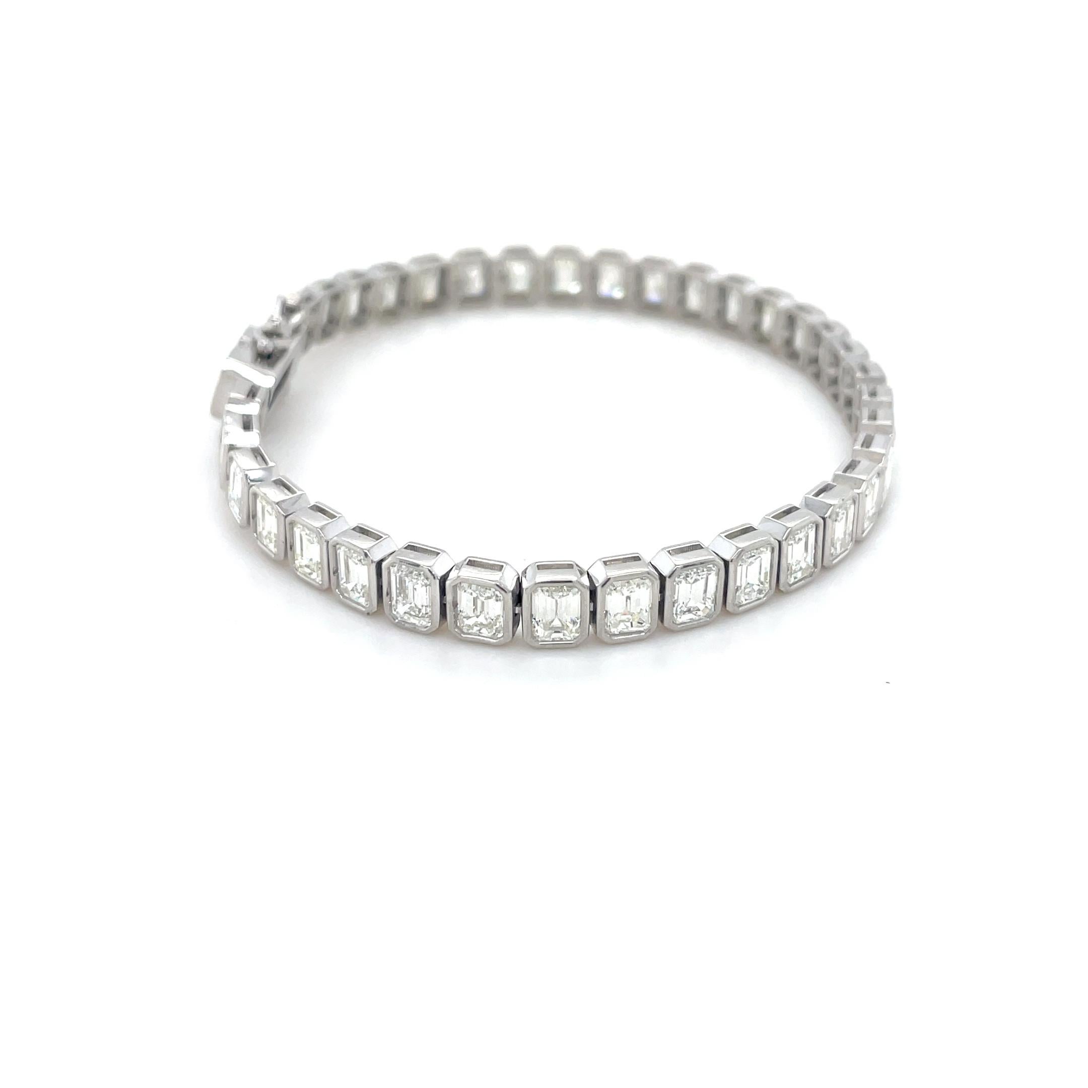 12.52 Carats Bezel Set Emerald Cut Diamond Tennis Bracelet For Sale 1