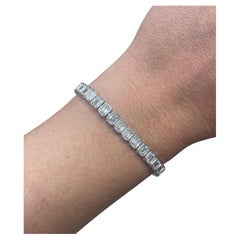 12.52 Karat Diamant-Tennisarmband mit Smaragdschliff und Lünette