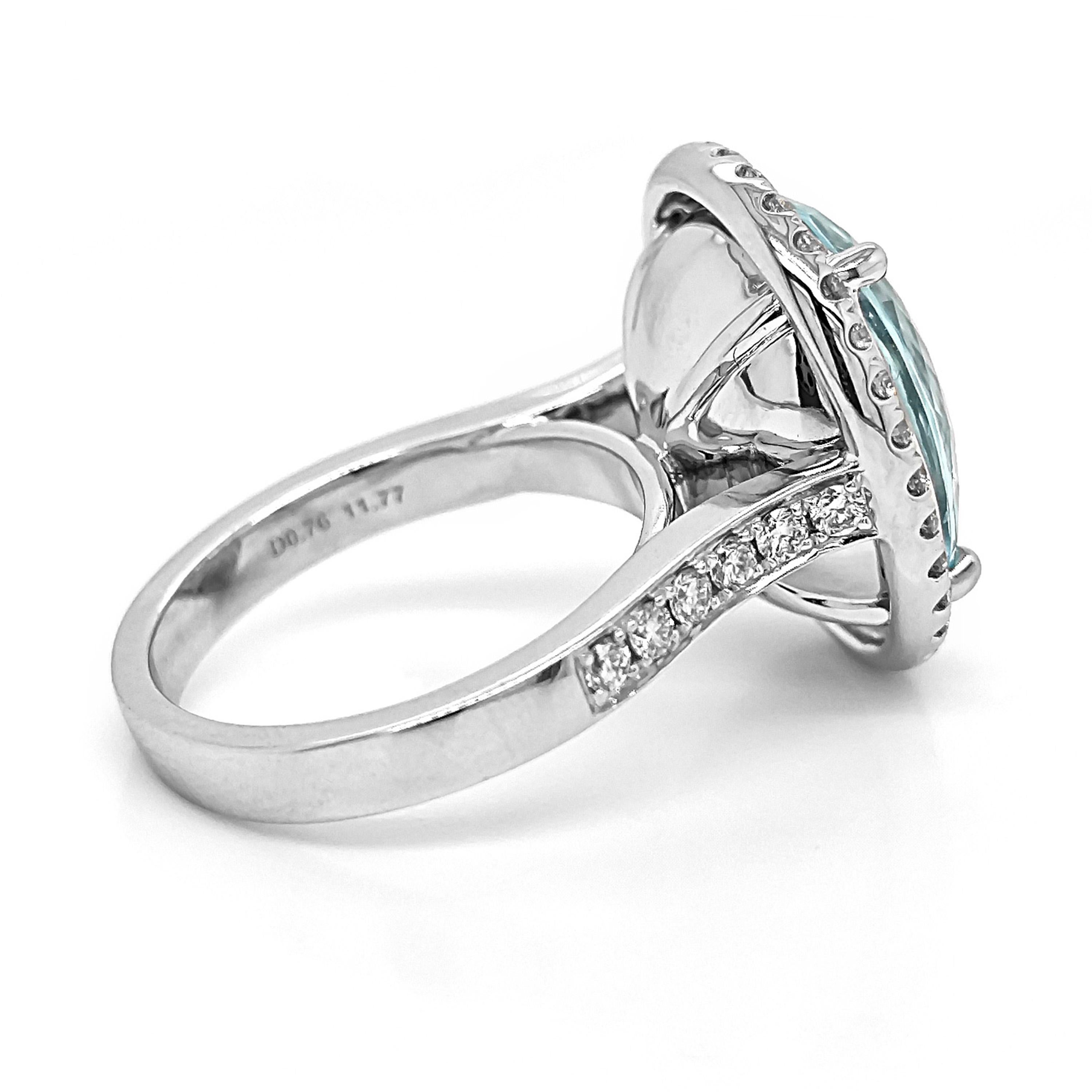 1 gemma di tormalina Paraiba: 11,77 carati
32 diamanti tondi bianchi: 0,47 Carati
12 diamanti tondi bianchi: 0,29 Carati
Metallo: Oro bianco 18 carati, 8.70  Grammi
