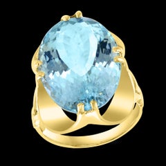 12.54 Carat Natural Oval Shape Aquamarine Cocktail Ring 14 Karat Yellow Gold