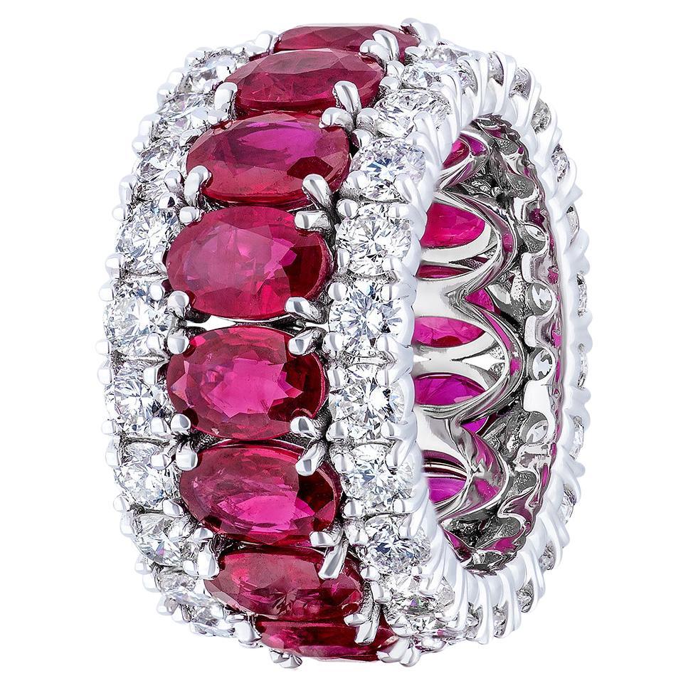 Anneau d'éternité large en diamants et rubis ovale de 12,54 carats