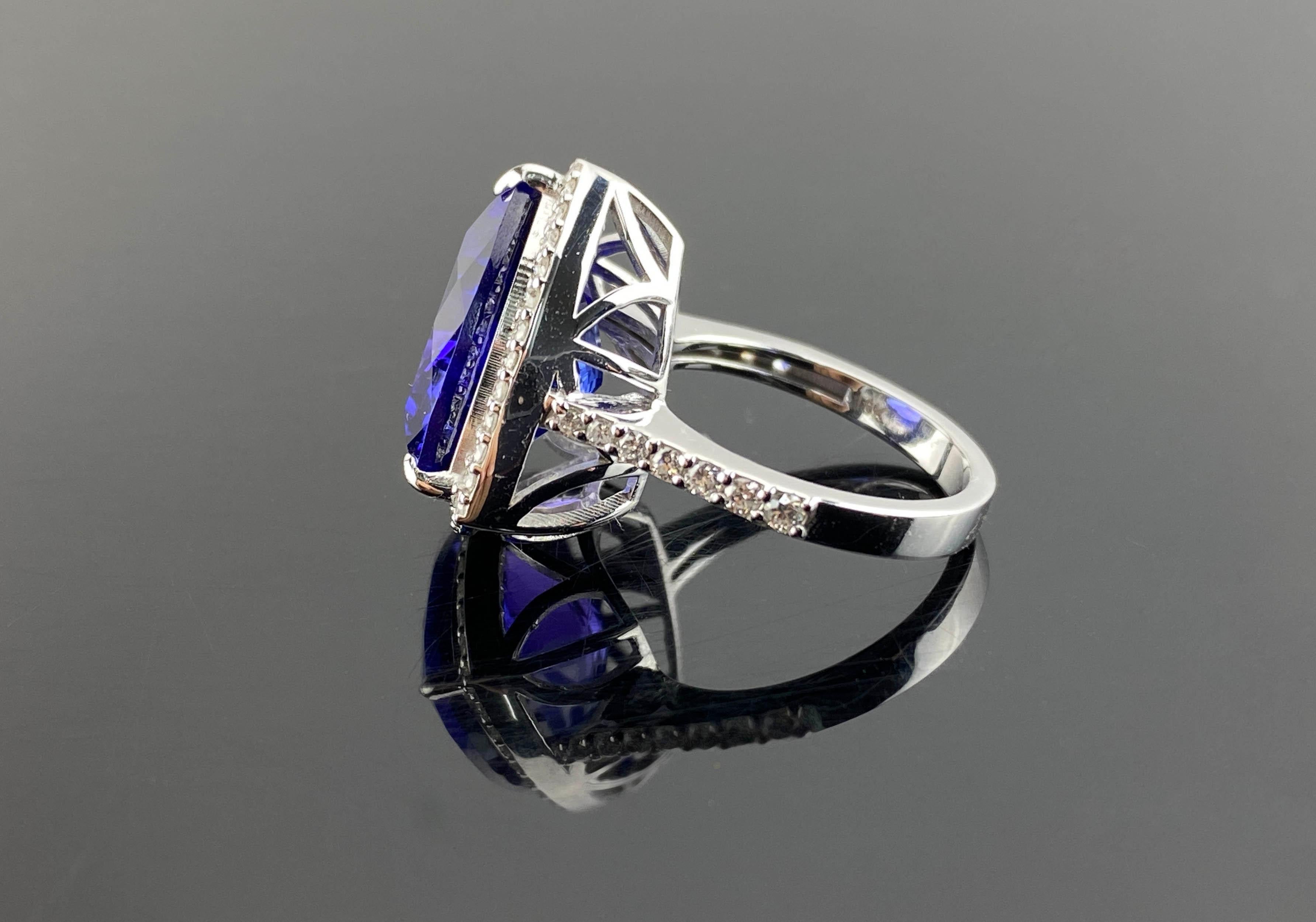 12.54 Carat Trillion Cut Tanzanite and Diamond Cocktail Ring Set in White Gold For Sale 6