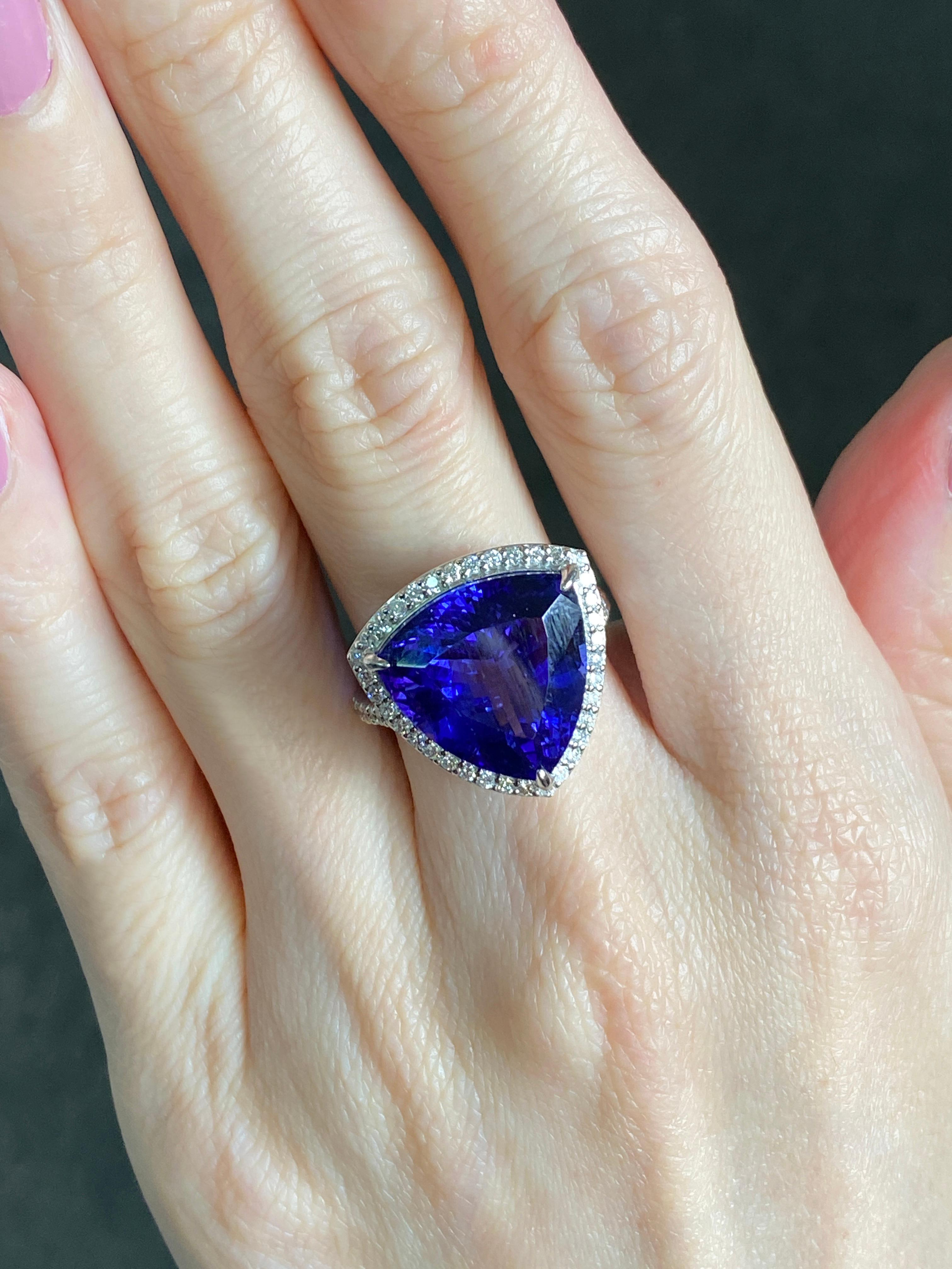 12.54 Carat Trillion Cut Tanzanite and Diamond Cocktail Ring Set in White Gold For Sale 9