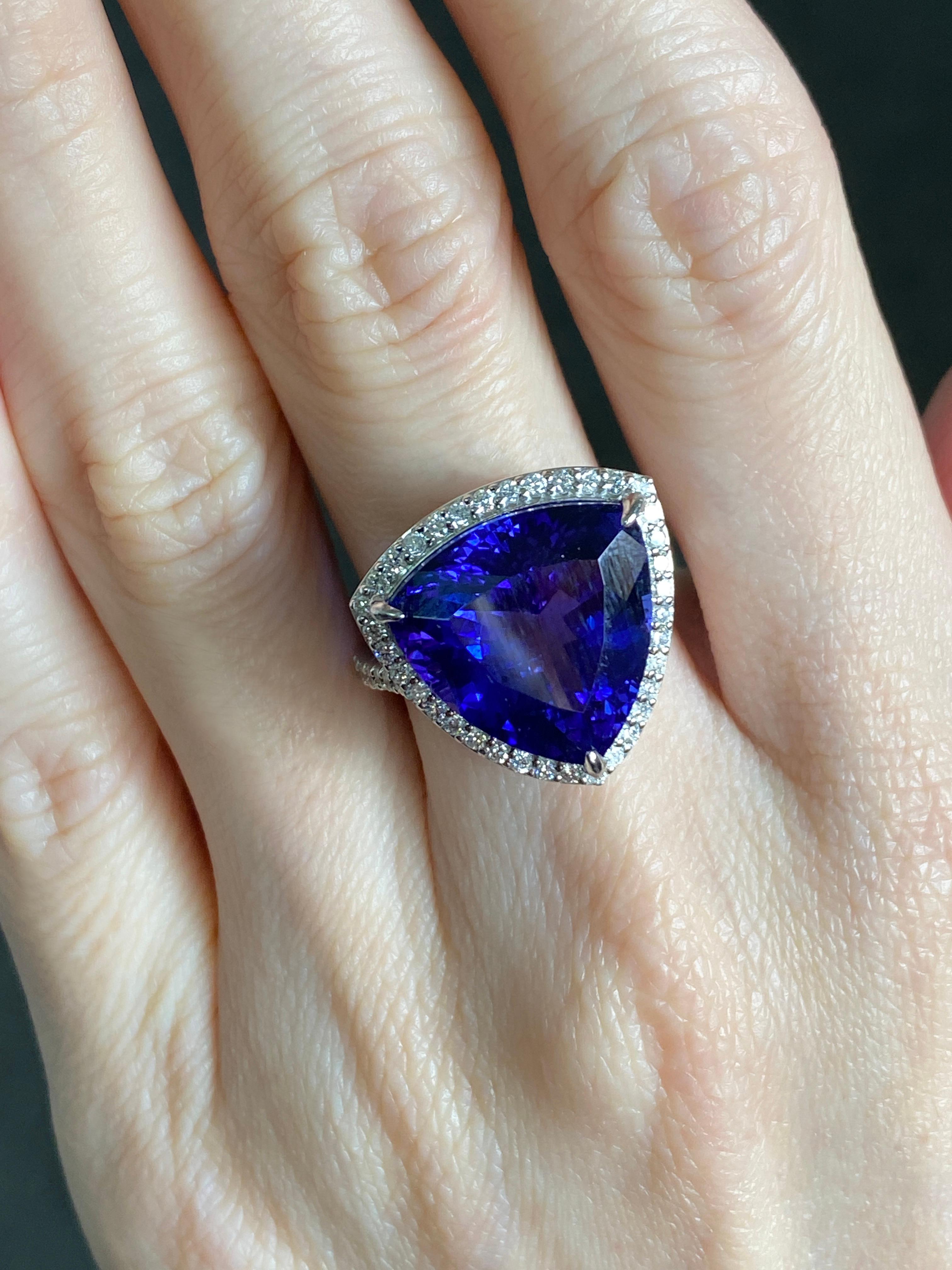 12.54 Carat Trillion Cut Tanzanite and Diamond Cocktail Ring Set in White Gold For Sale 10