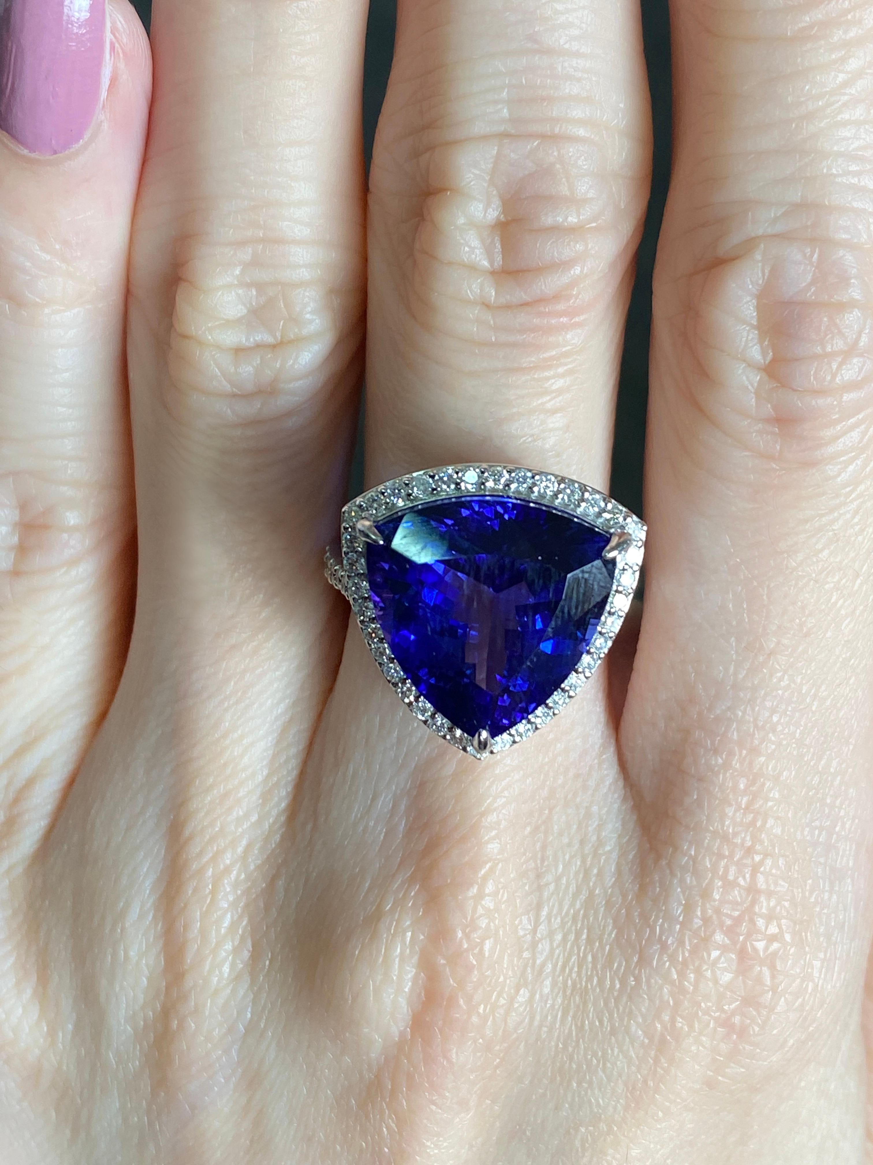 12.54 Carat Trillion Cut Tanzanite and Diamond Cocktail Ring Set in White Gold For Sale 11