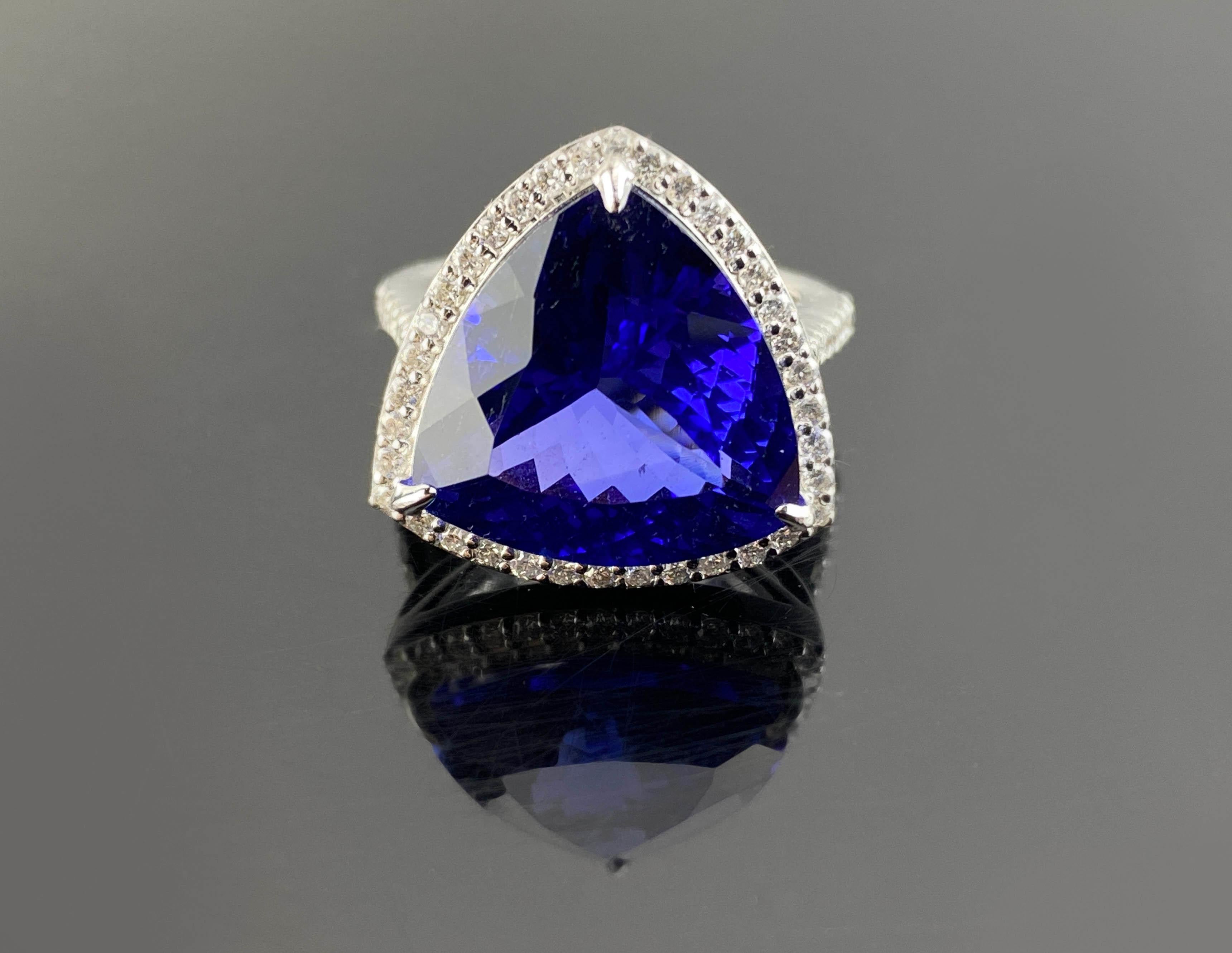 12.54 Carat Trillion Cut Tanzanite and Diamond Cocktail Ring Set in White Gold For Sale 4