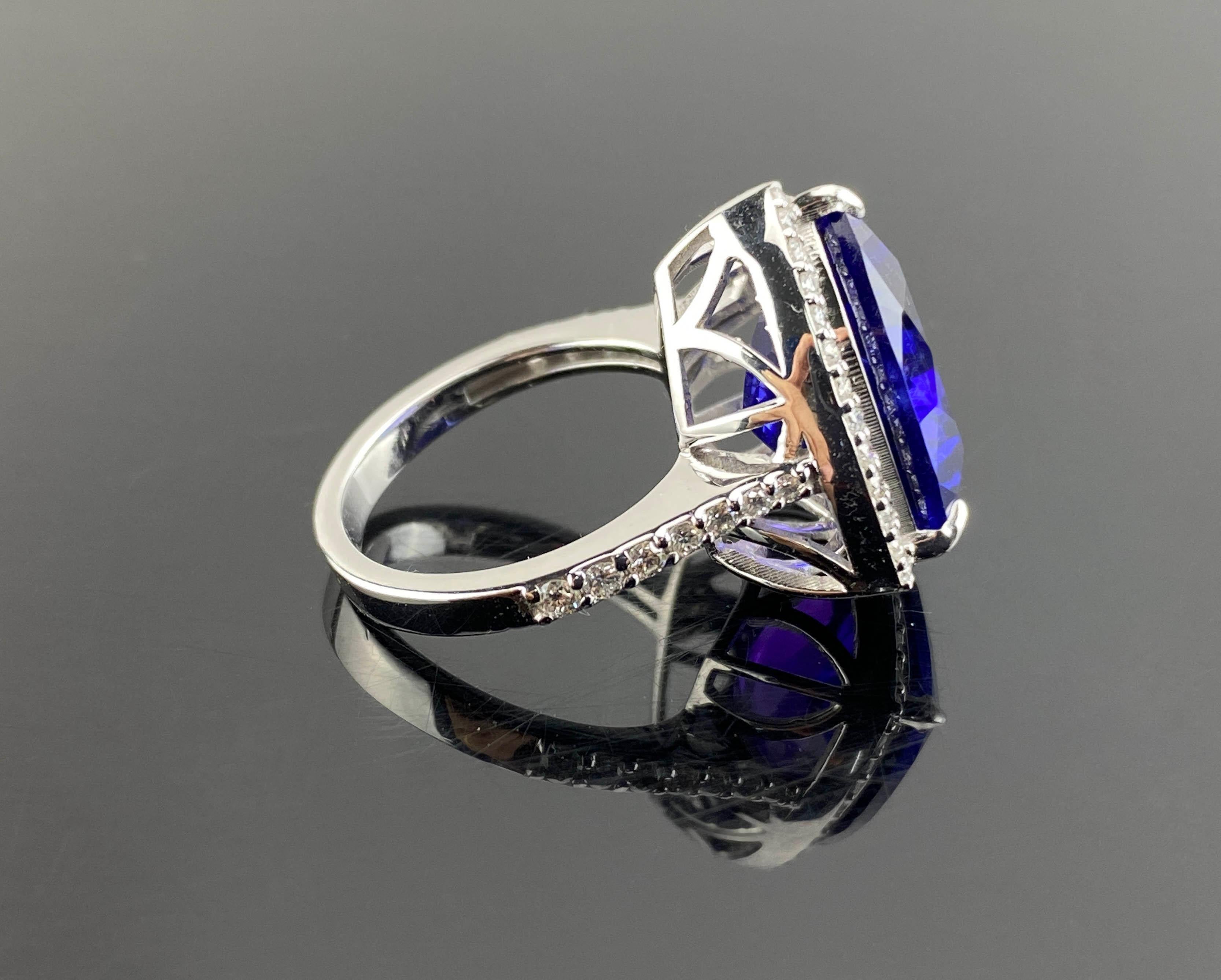 12.54 Carat Trillion Cut Tanzanite and Diamond Cocktail Ring Set in White Gold For Sale 5
