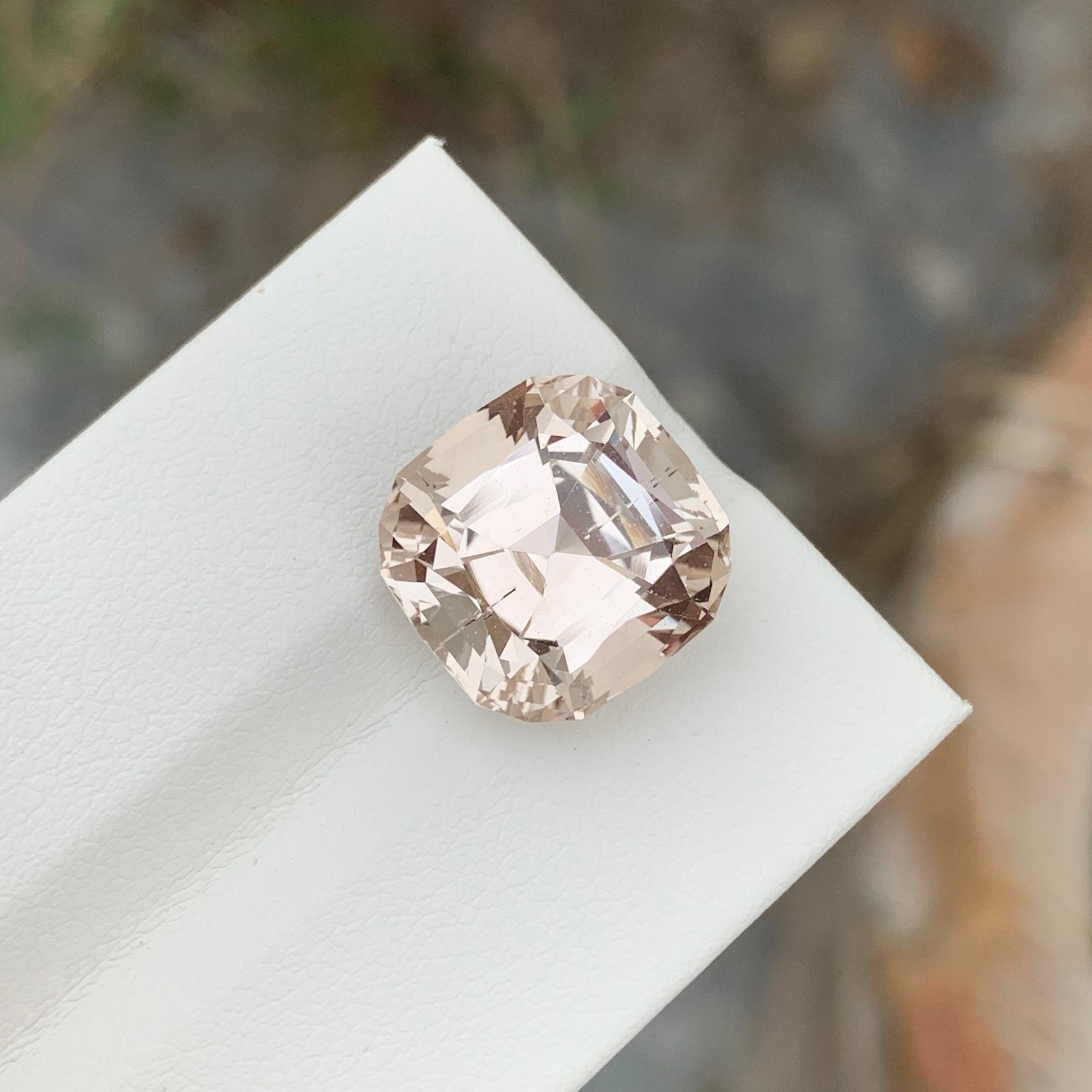 Cushion Cut 12.55 Carats Natural Loose Golden Topaz Cushion Shape Gem Necklace Jewellery For Sale