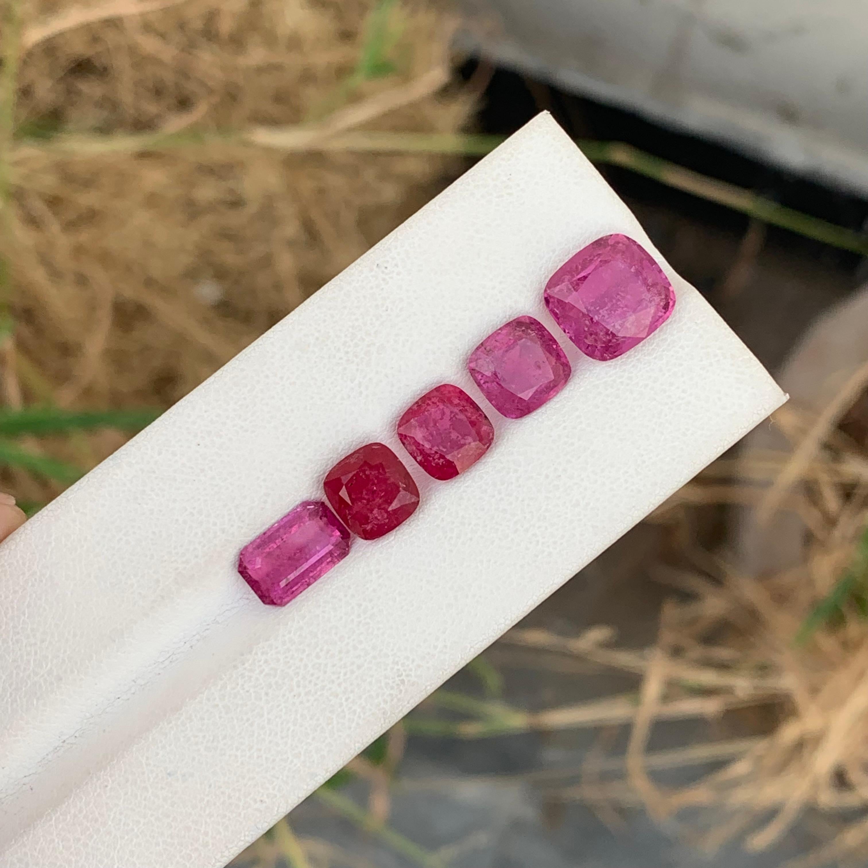Arts and Crafts 12,55 Carati di tormalina rubellite sfusa per gioielli in vendita