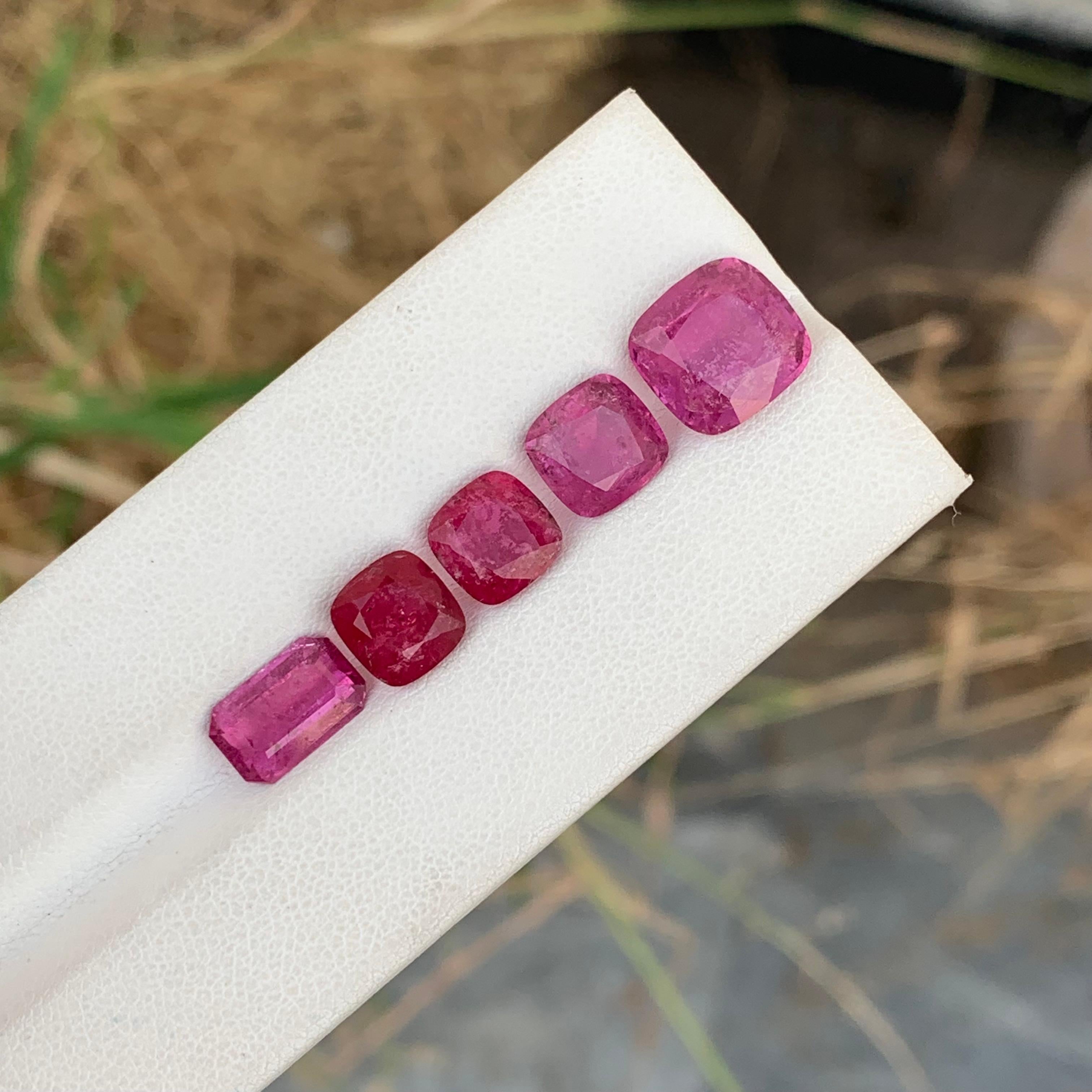 12,55 Carati di tormalina rubellite sfusa per gioielli In condizioni Nuovo in vendita a Peshawar, PK