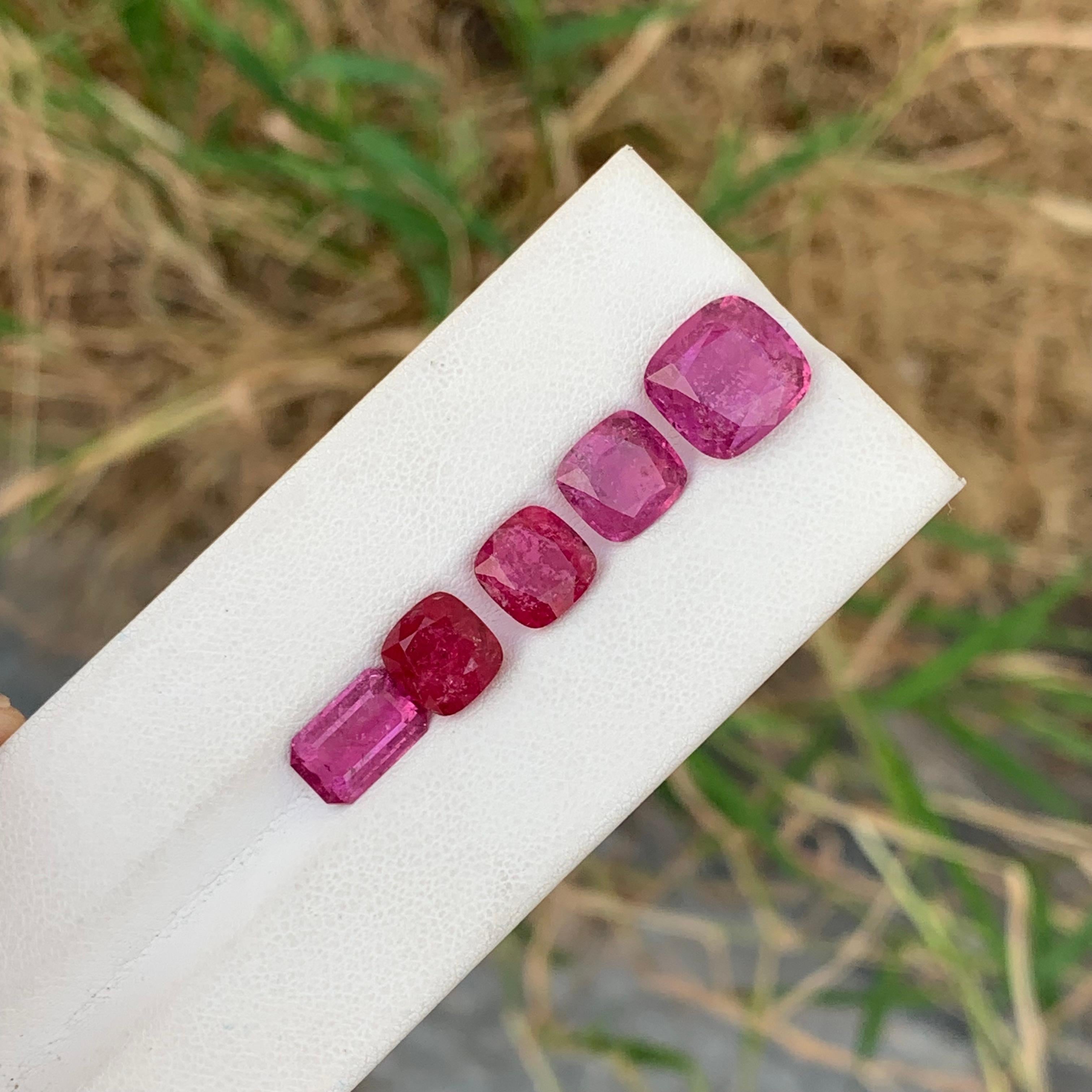 12,55 Carati di tormalina rubellite sfusa per gioielli in vendita 2