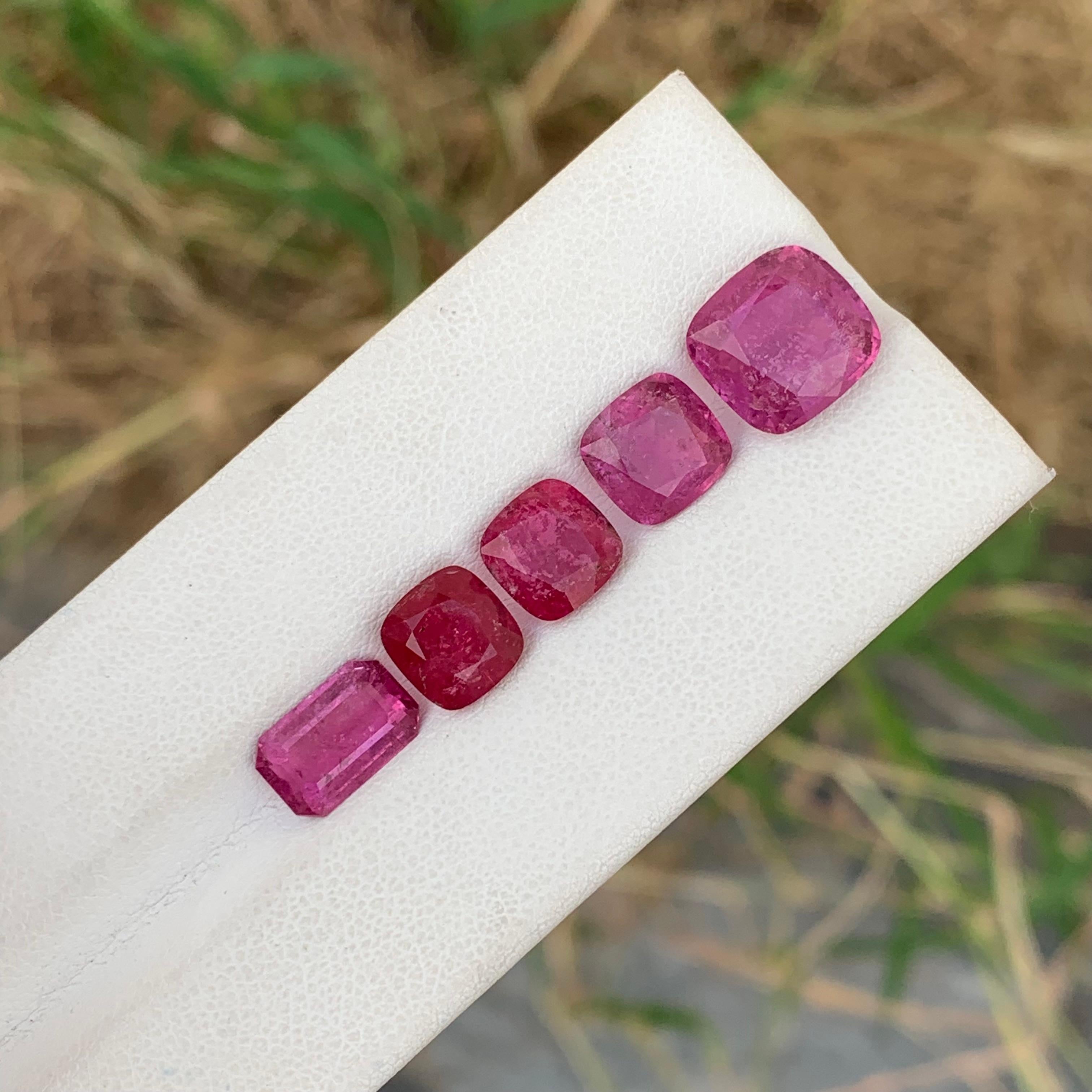 12,55 Carati di tormalina rubellite sfusa per gioielli in vendita 3