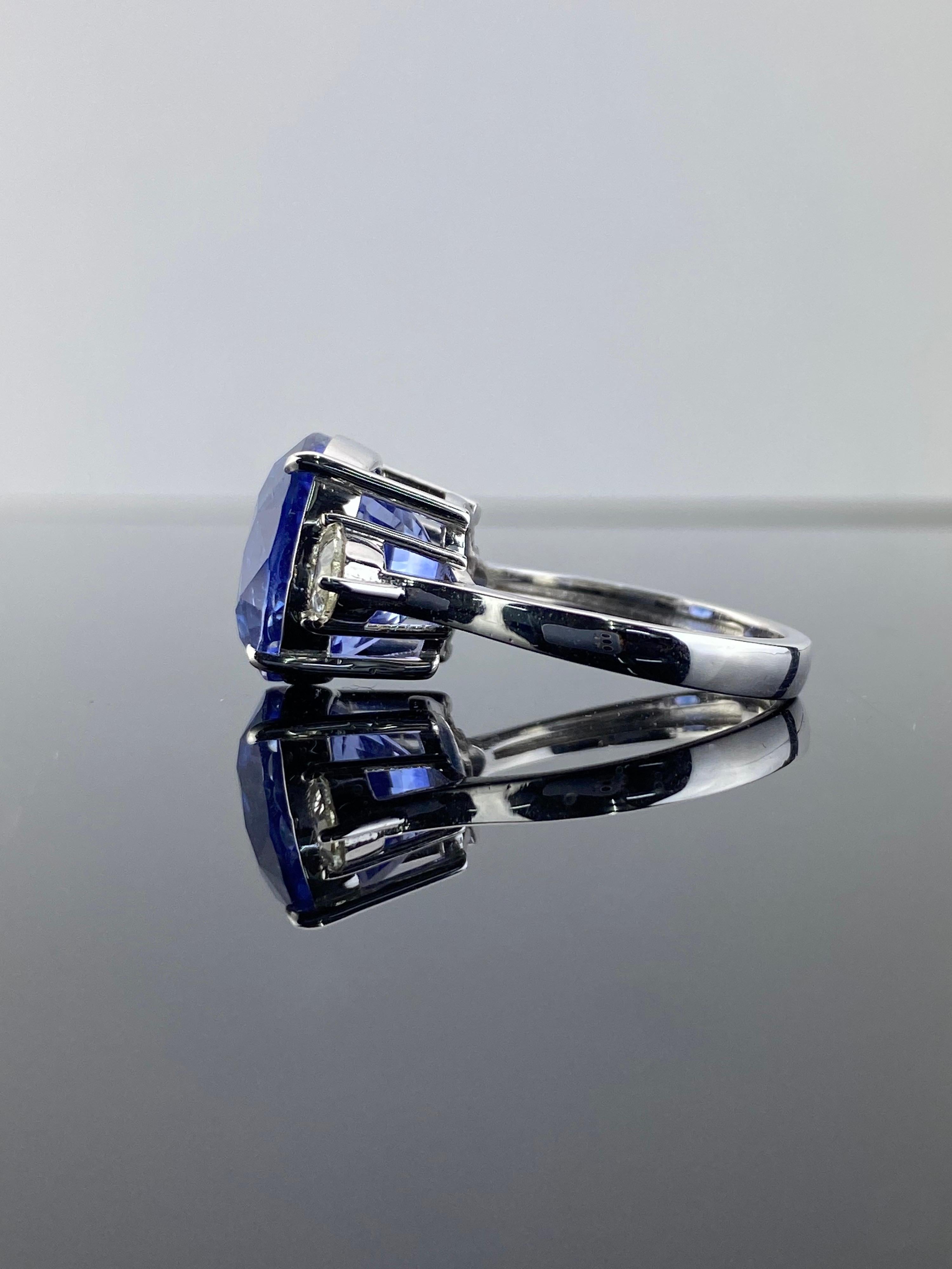 zertifizierter dreisteiniger Verlobungsring mit 12,57 Karat Ceylon Saphir und Diamant im Zustand „Neu“ im Angebot in Bangkok, Thailand