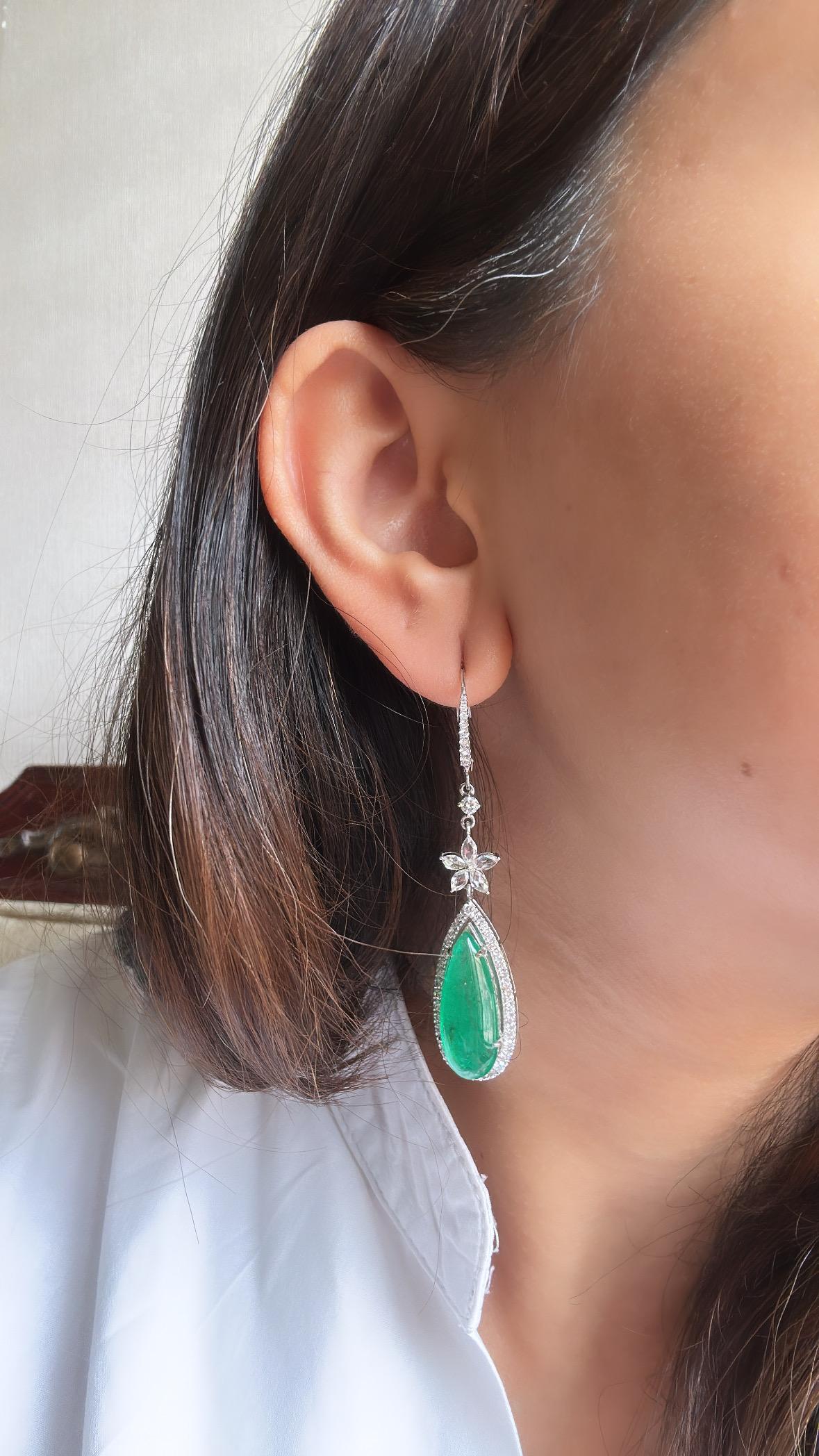 12,57 carats,  Boucles d'oreilles chandelier en émeraudes de Zambie et diamants taillés en rose en vente 4