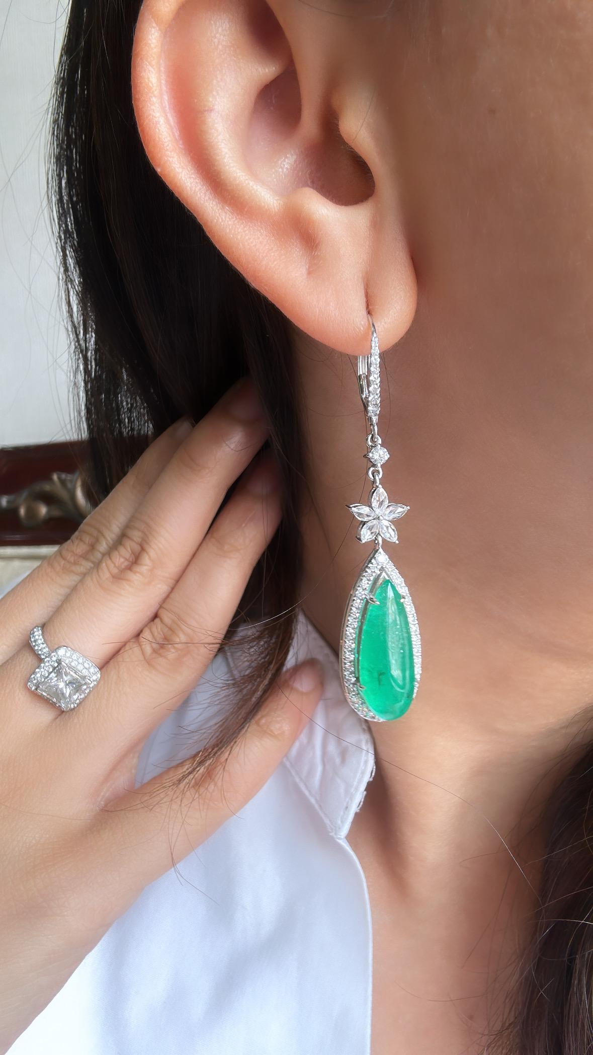 12,57 carats,  Boucles d'oreilles chandelier en émeraudes de Zambie et diamants taillés en rose en vente 2