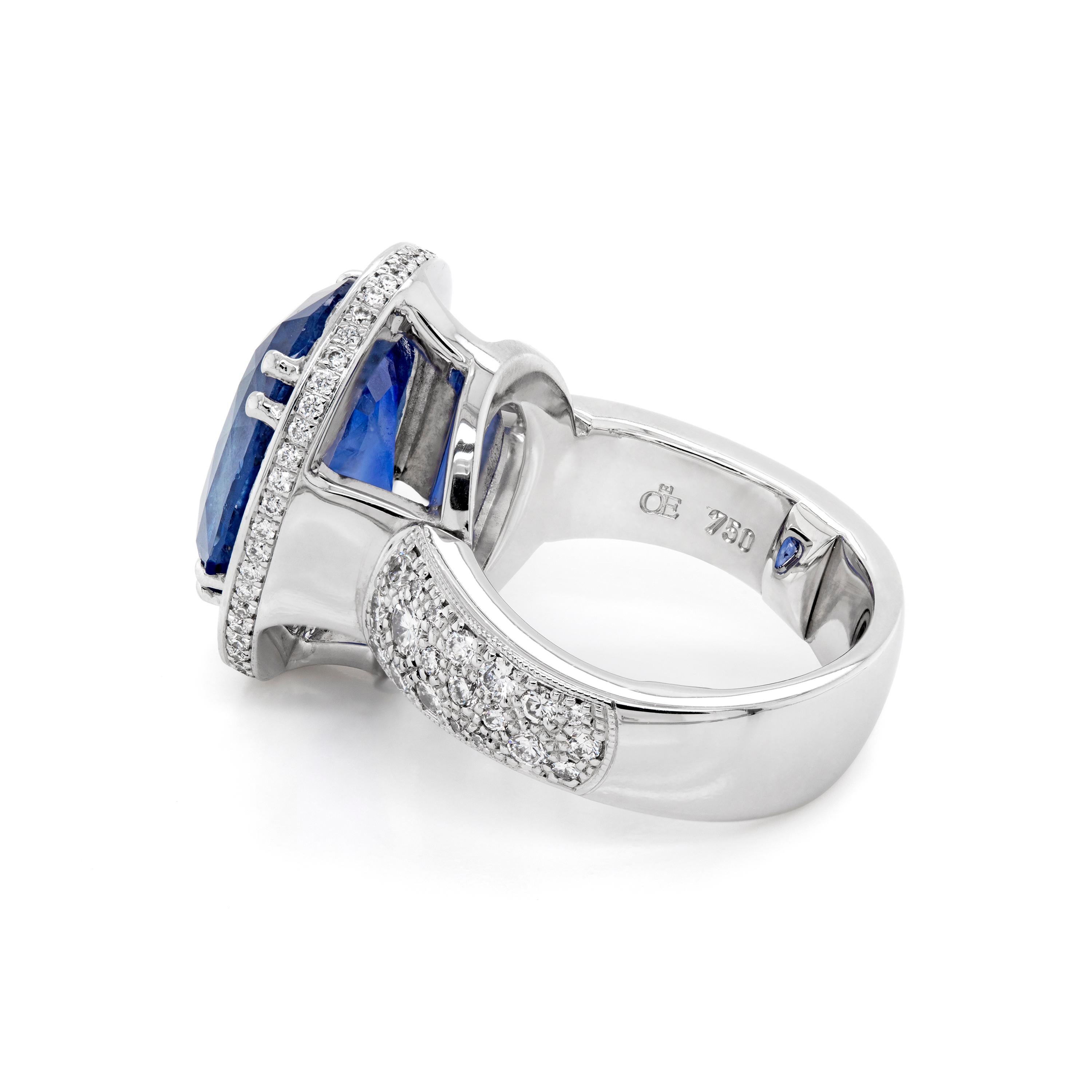 Modern 12.59 Carat Natural Unheated Oval Blue Sapphire and Diamond 18 Carat Gold Ring For Sale